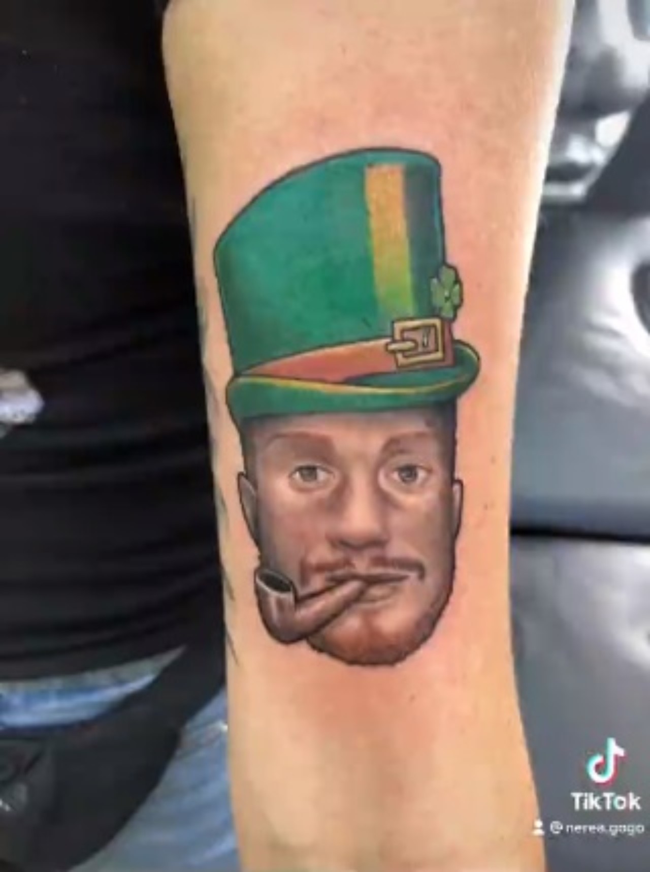 Nerea Godinez tatuaje cara Octavio Ocaña