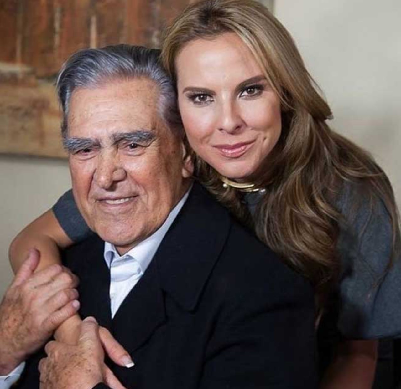 kate del castillo padre eric castillo vacuna enfermo