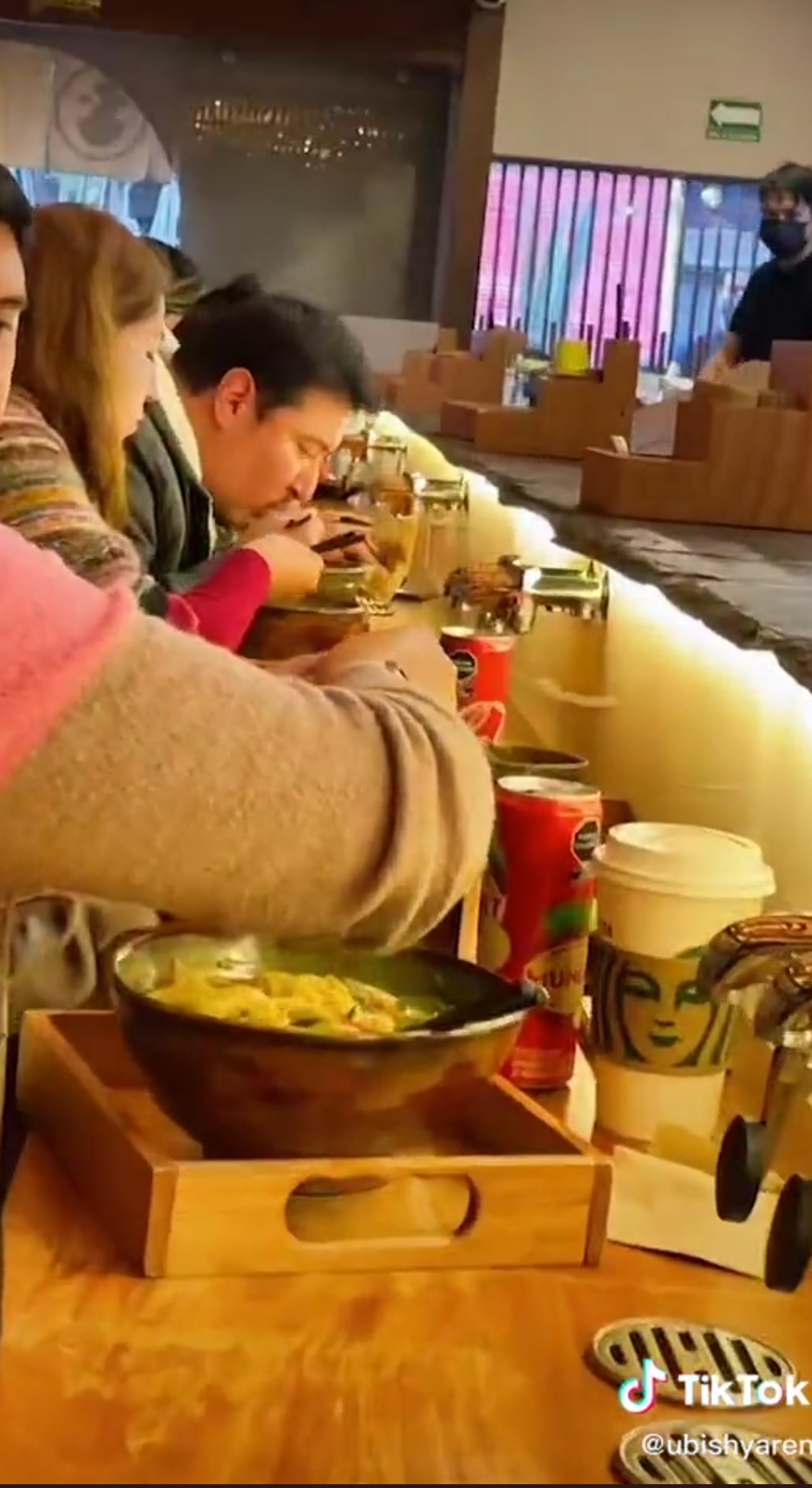 tiktoker restaurante luisito comunica