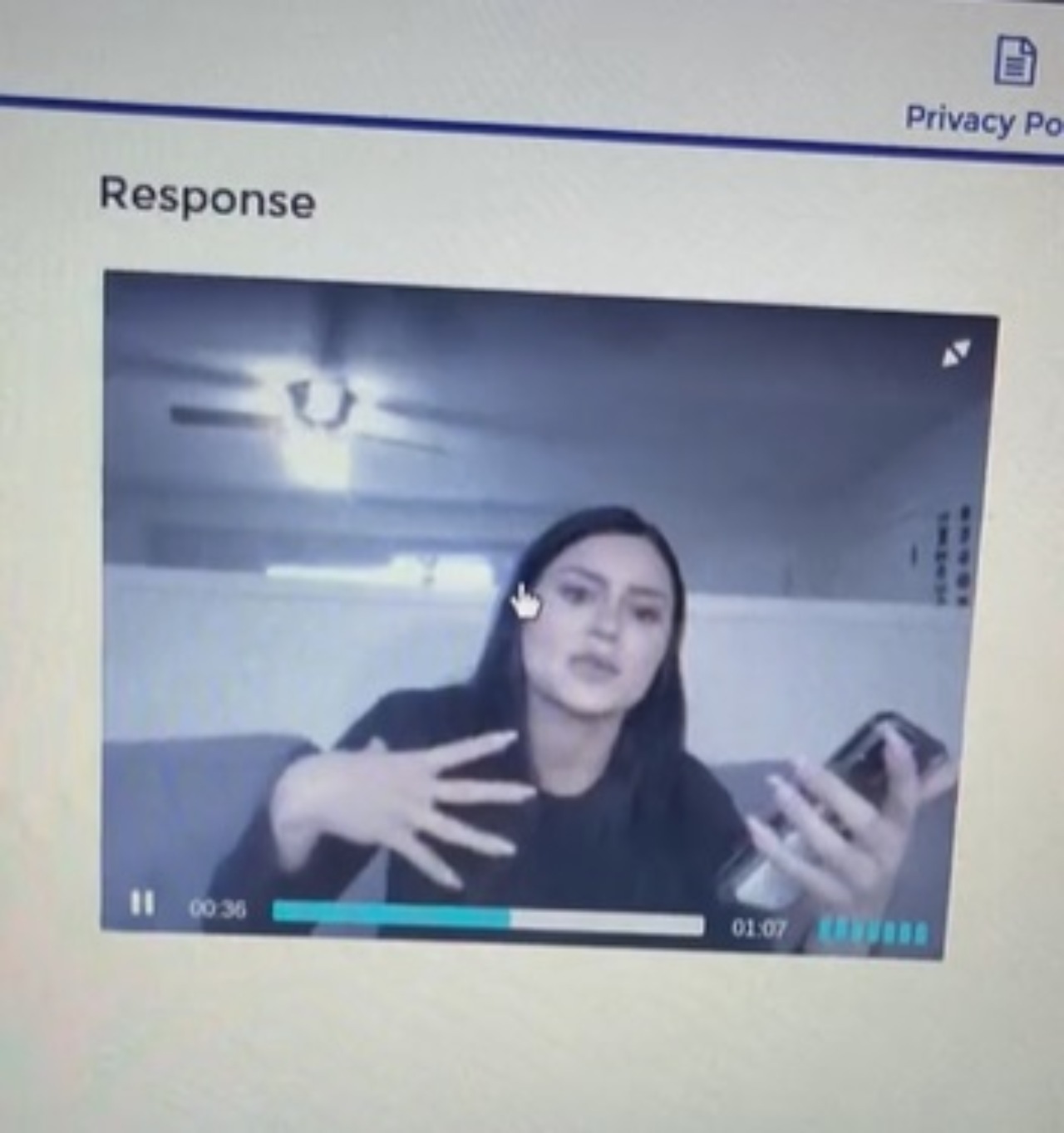 Chica insulta empresa que la entrevisto