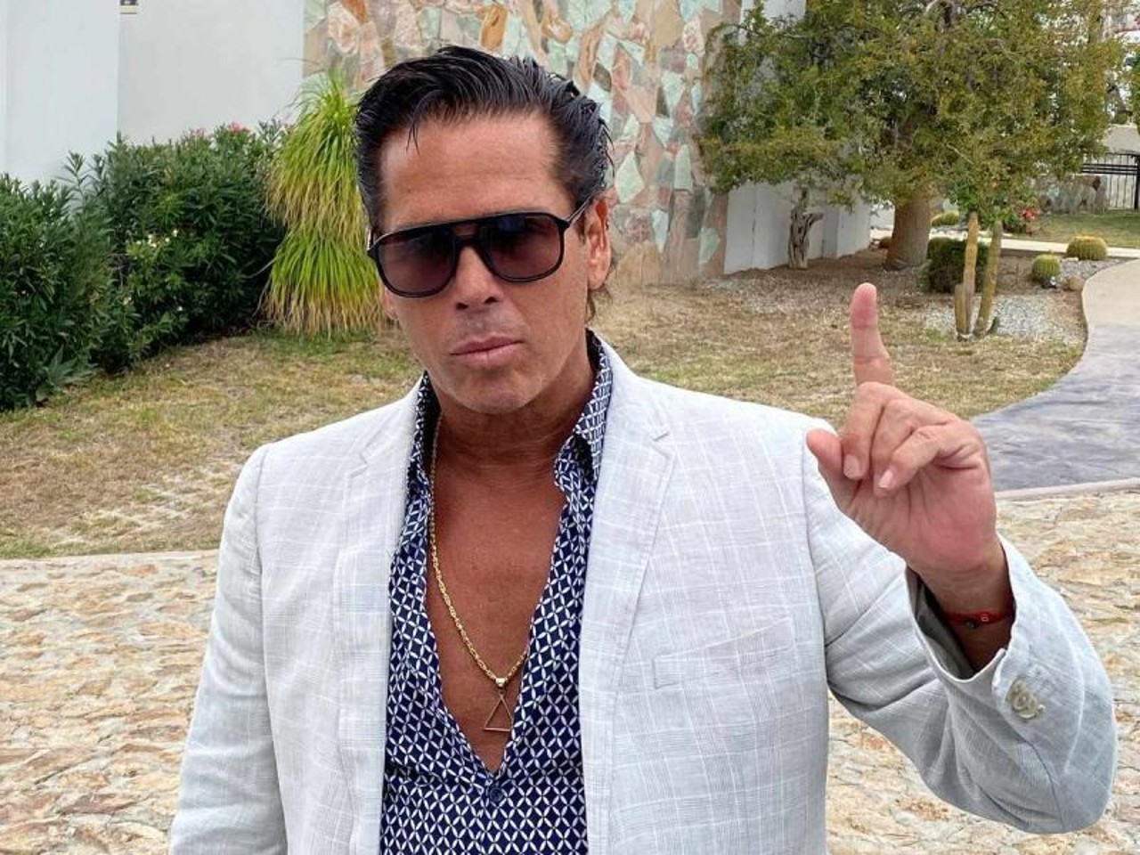 roberto palazuelos comida hotel caro