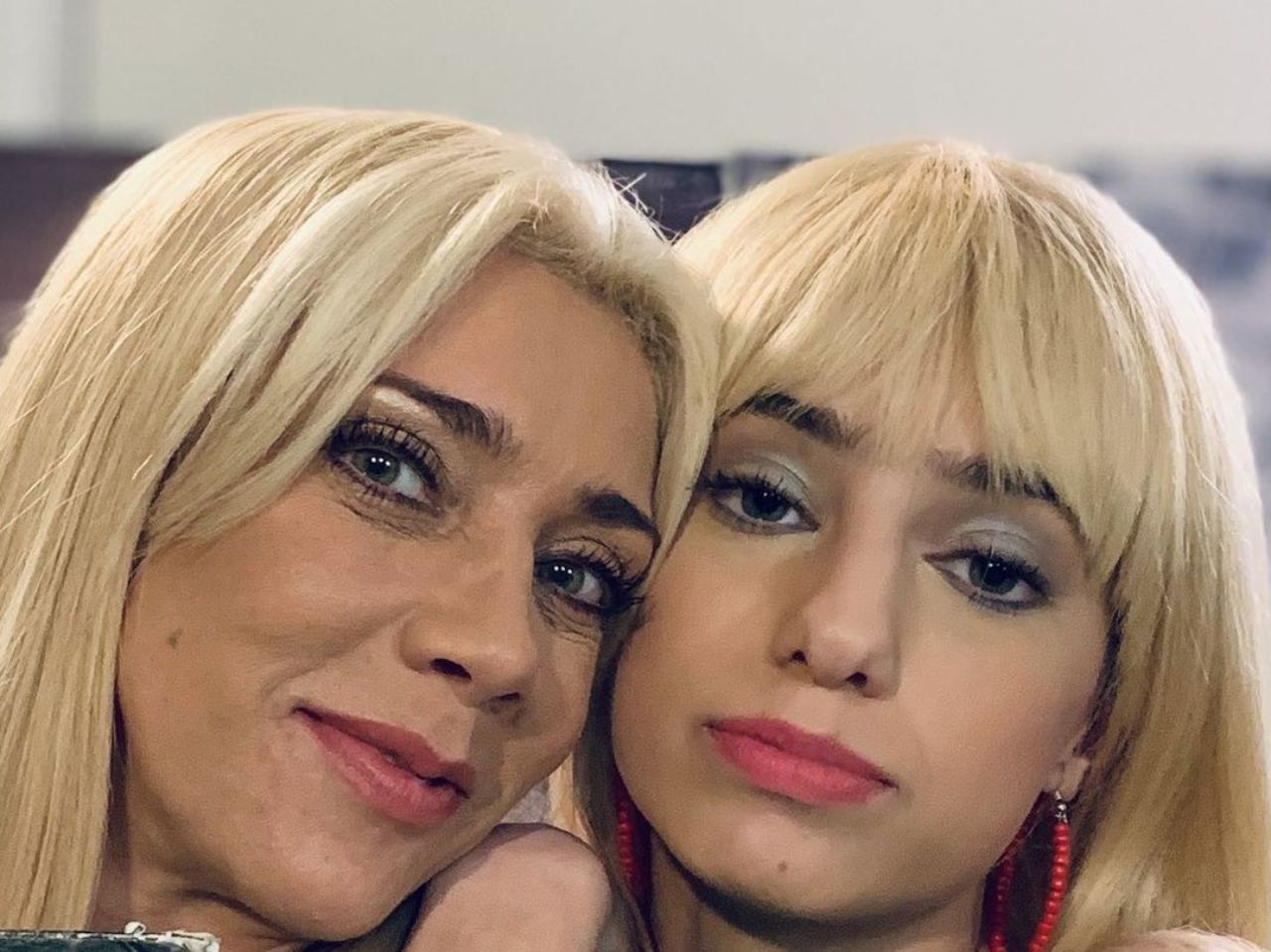 Cynthia Klitbo y su hija Elisa