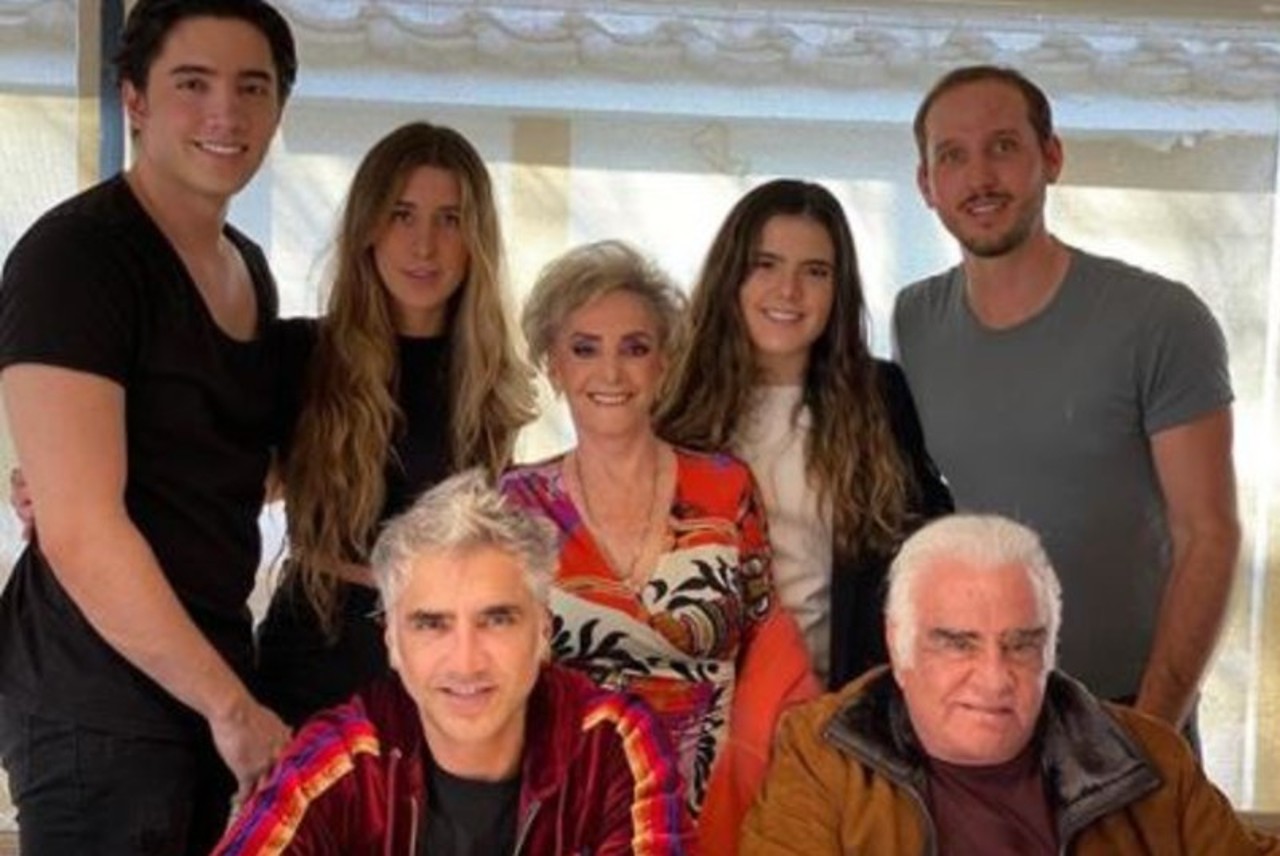 familia fernandez conocida junta