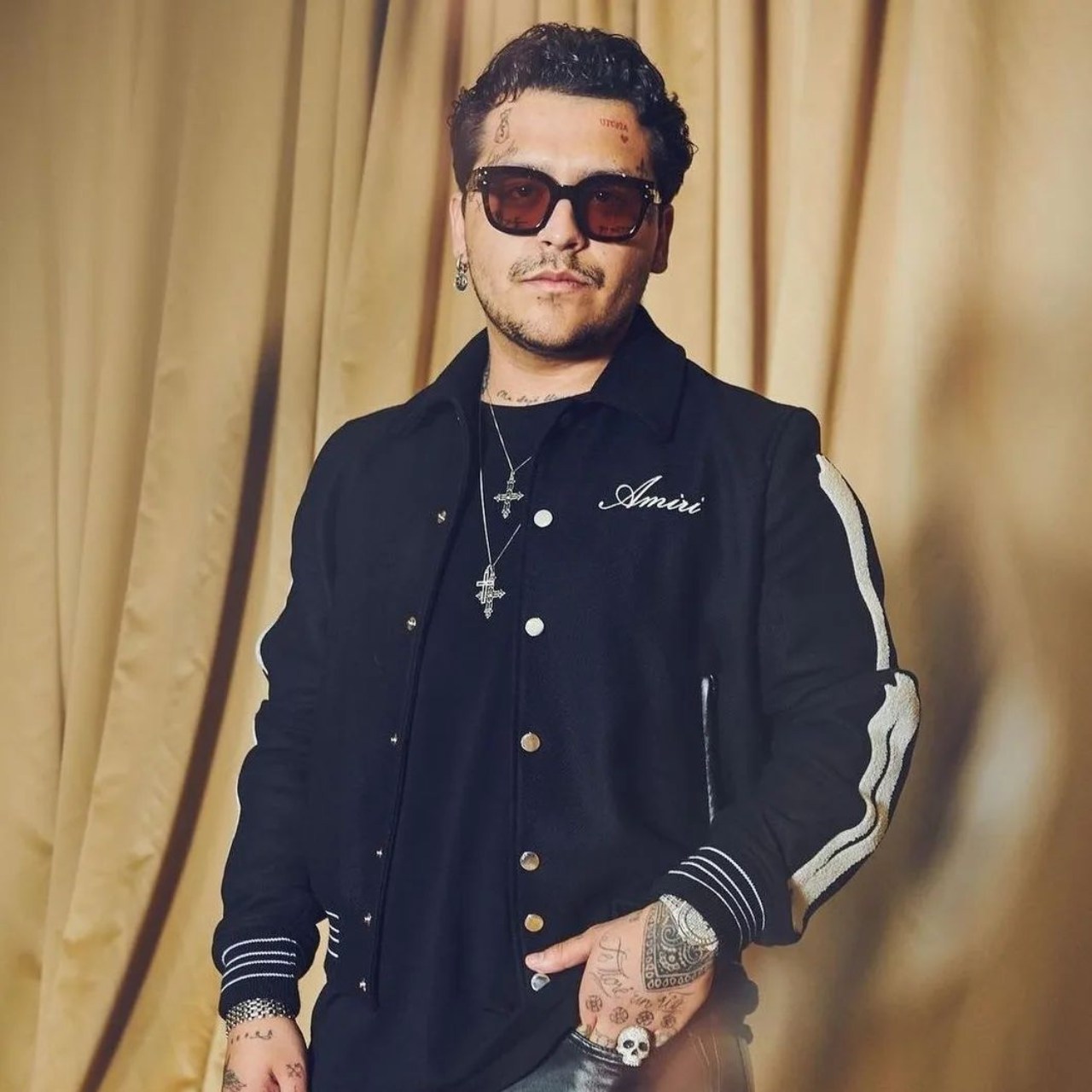 Christian Nodal ahora con sus tatuajes