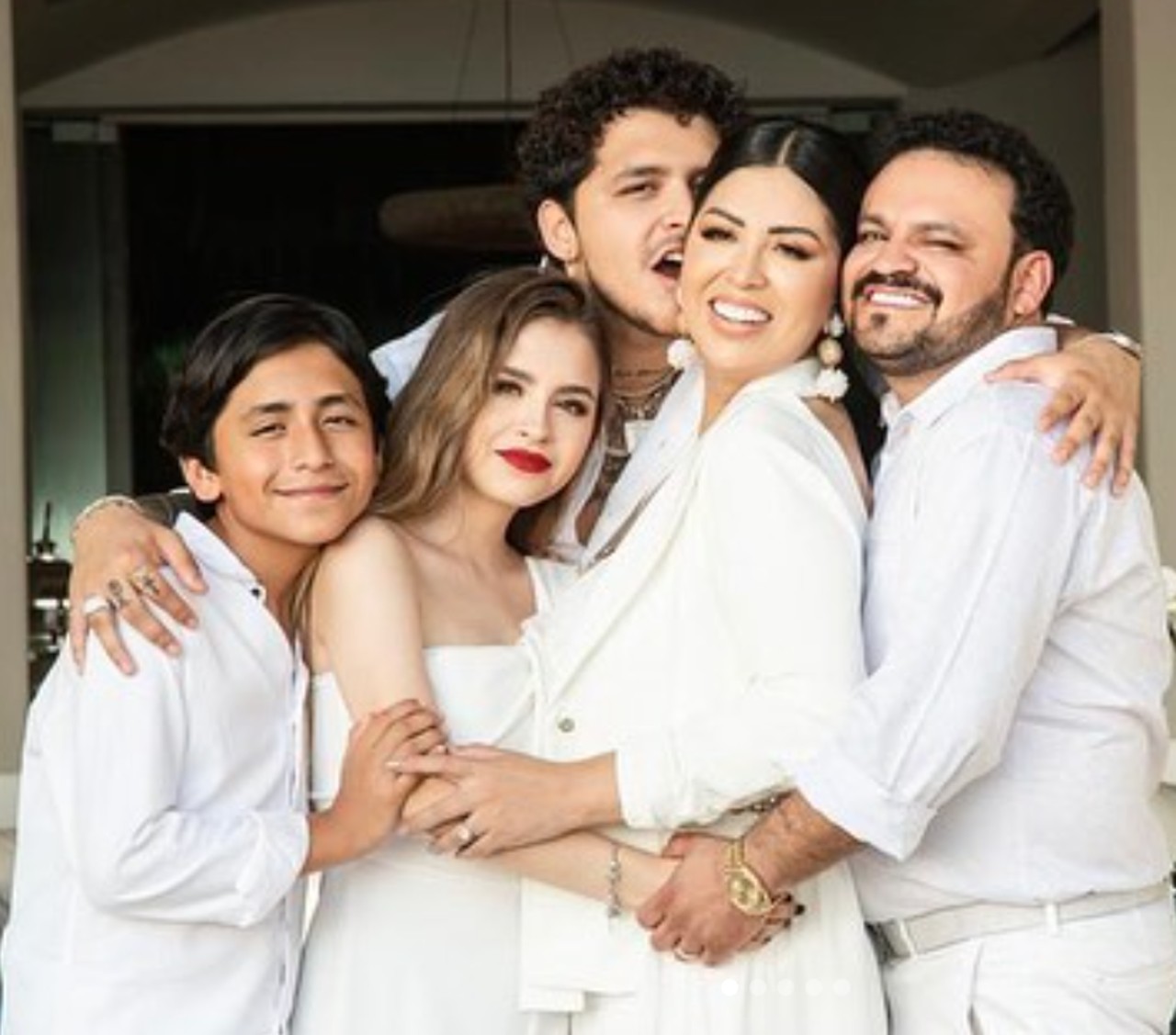 familia nodal cristy mensaje