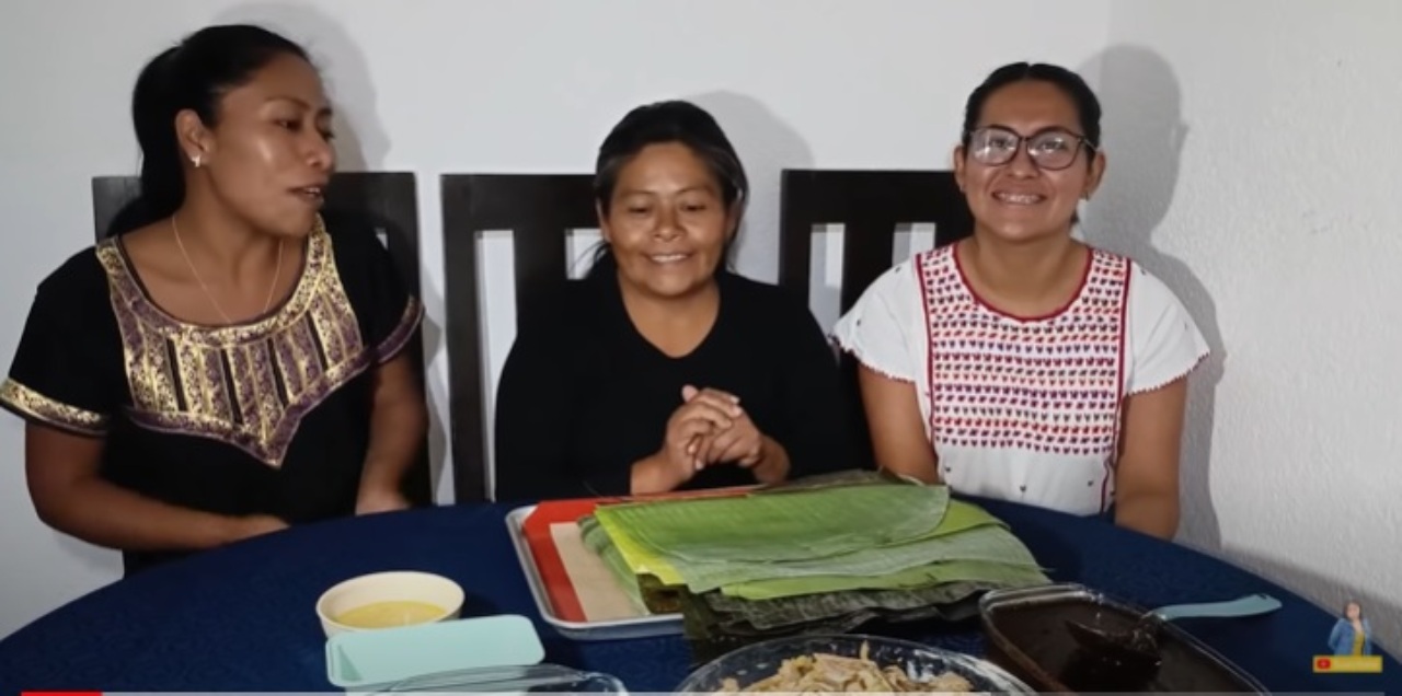 Yalitza Aparicio prepara tamales con mama