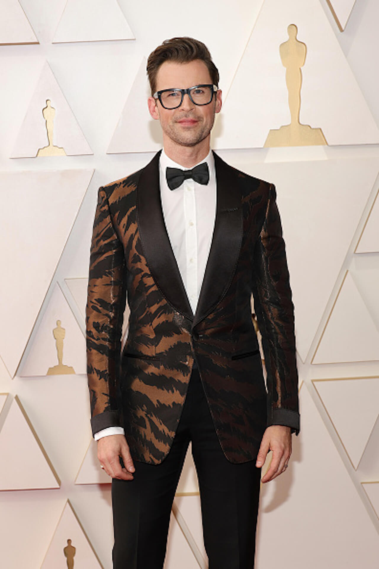 Brad Goreski en la alfombra roja premios Oscar 2022