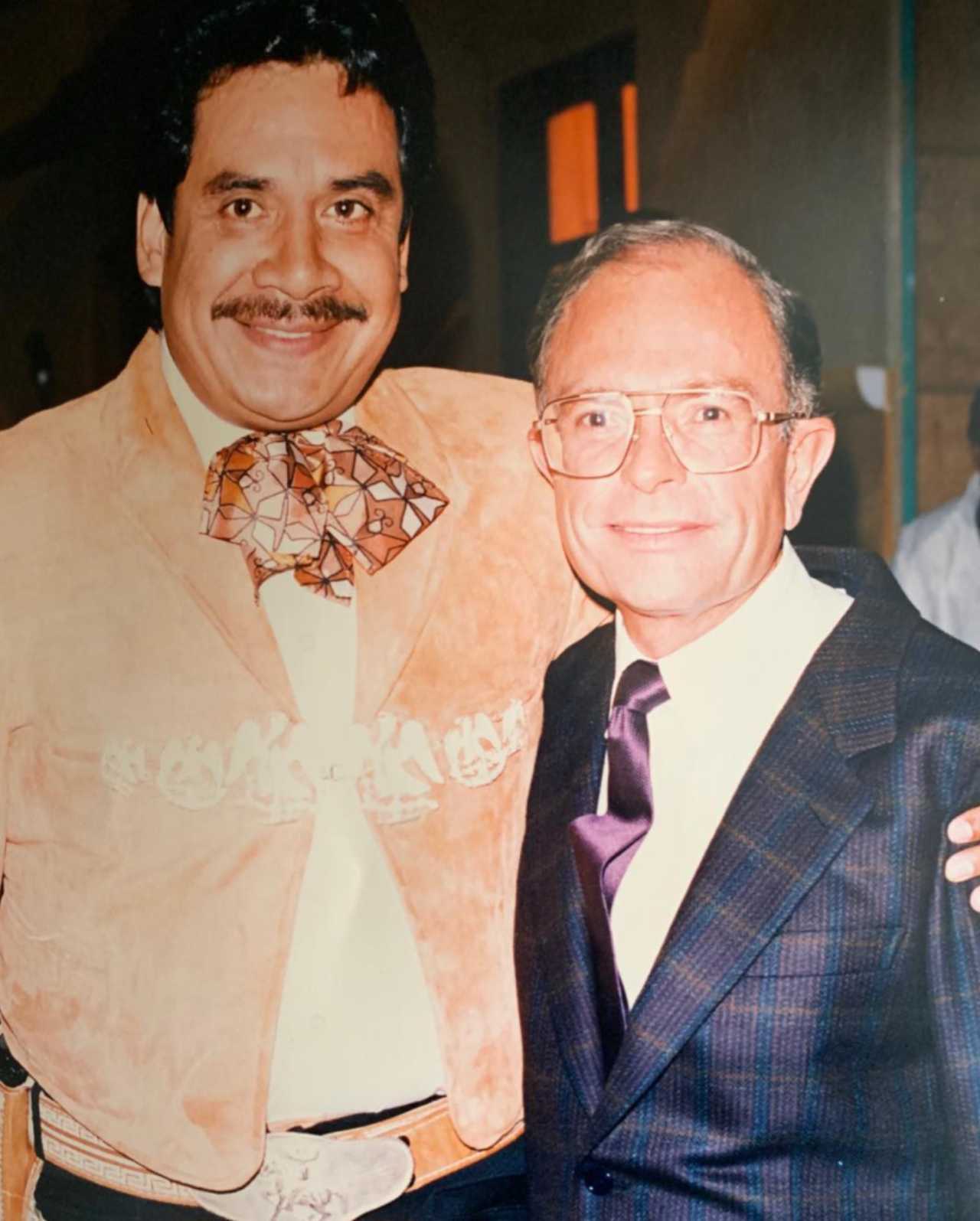 Juan Valentin acusa a Vicente Fernández de hundir su carrera