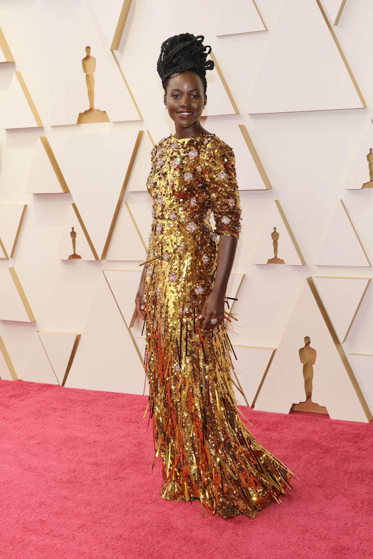 Lupita Nyong'o en la Alfombra Roja de los premios OSCAR 2022