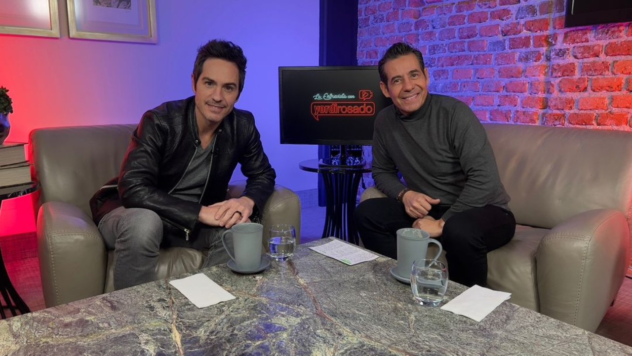 Mauricio Ochmann exhibe familia Derbez suegro