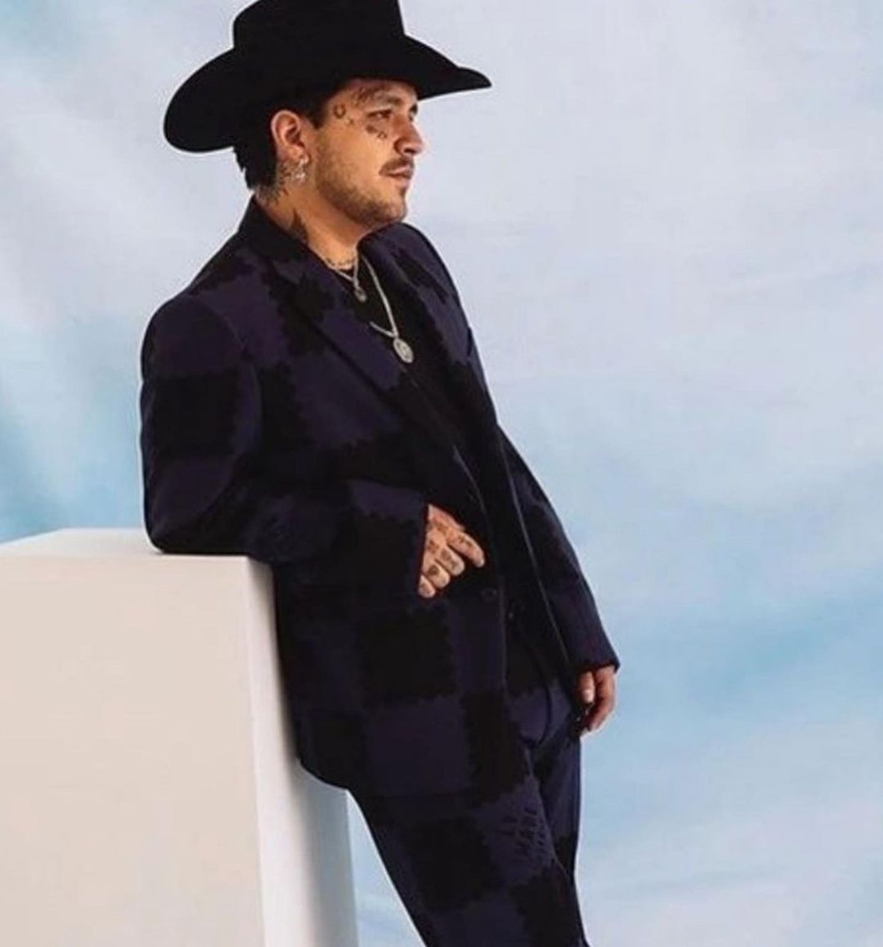 Christian Nodal revela tatuajes cara parte personalidad