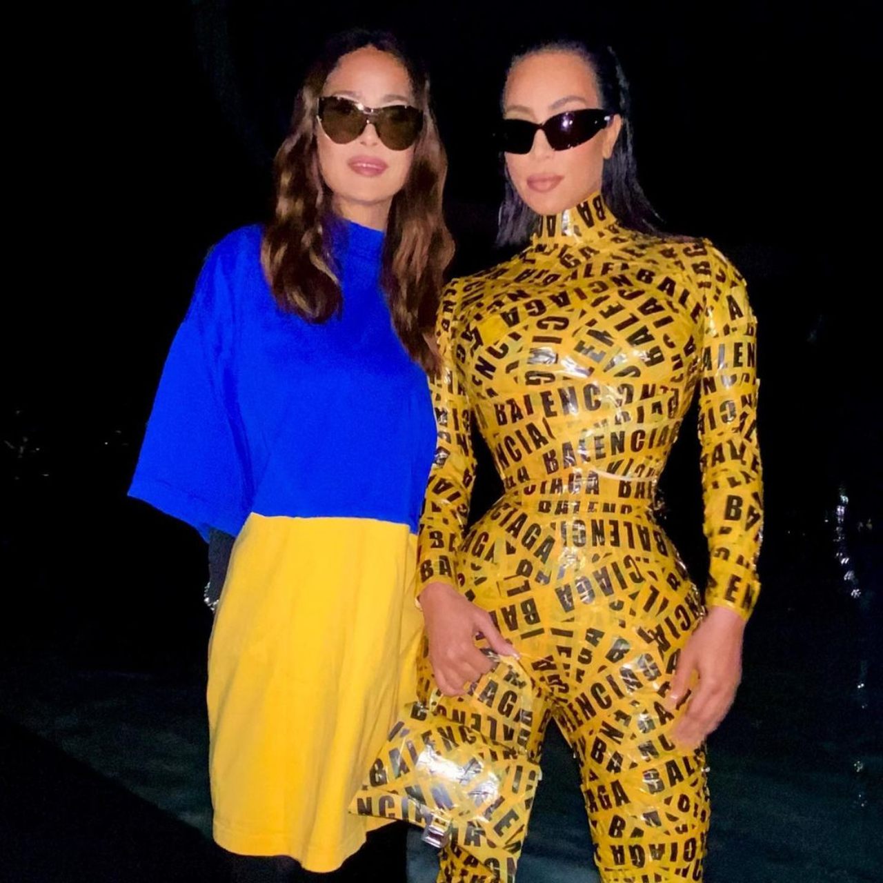 Kim Kardashian Salma Hayek desfile Balenciaga