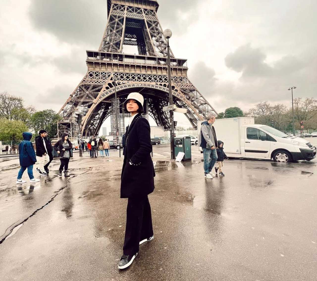 Angela Aguilar en Paris jet privado