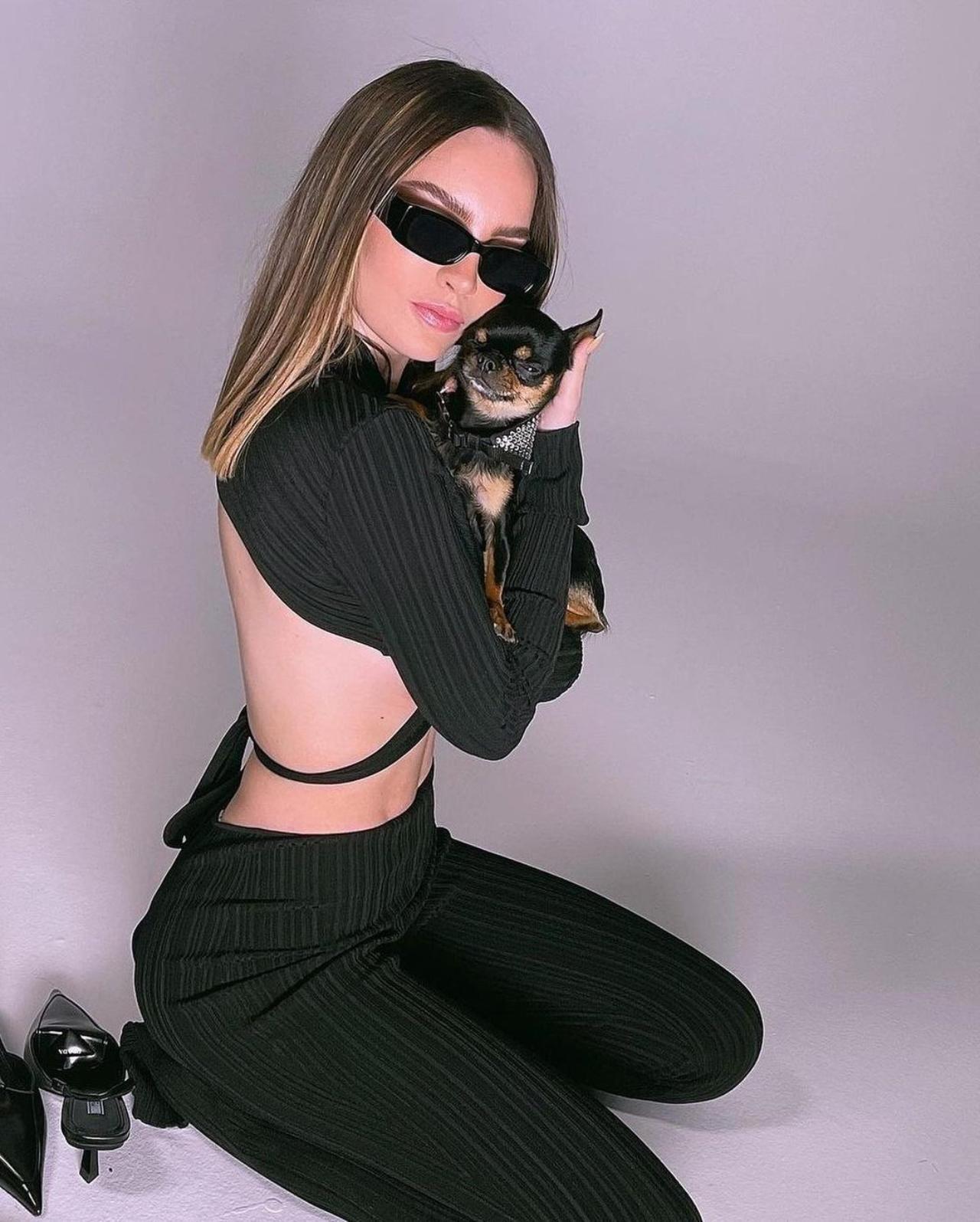 Belinda posando con su hijo cuatro
