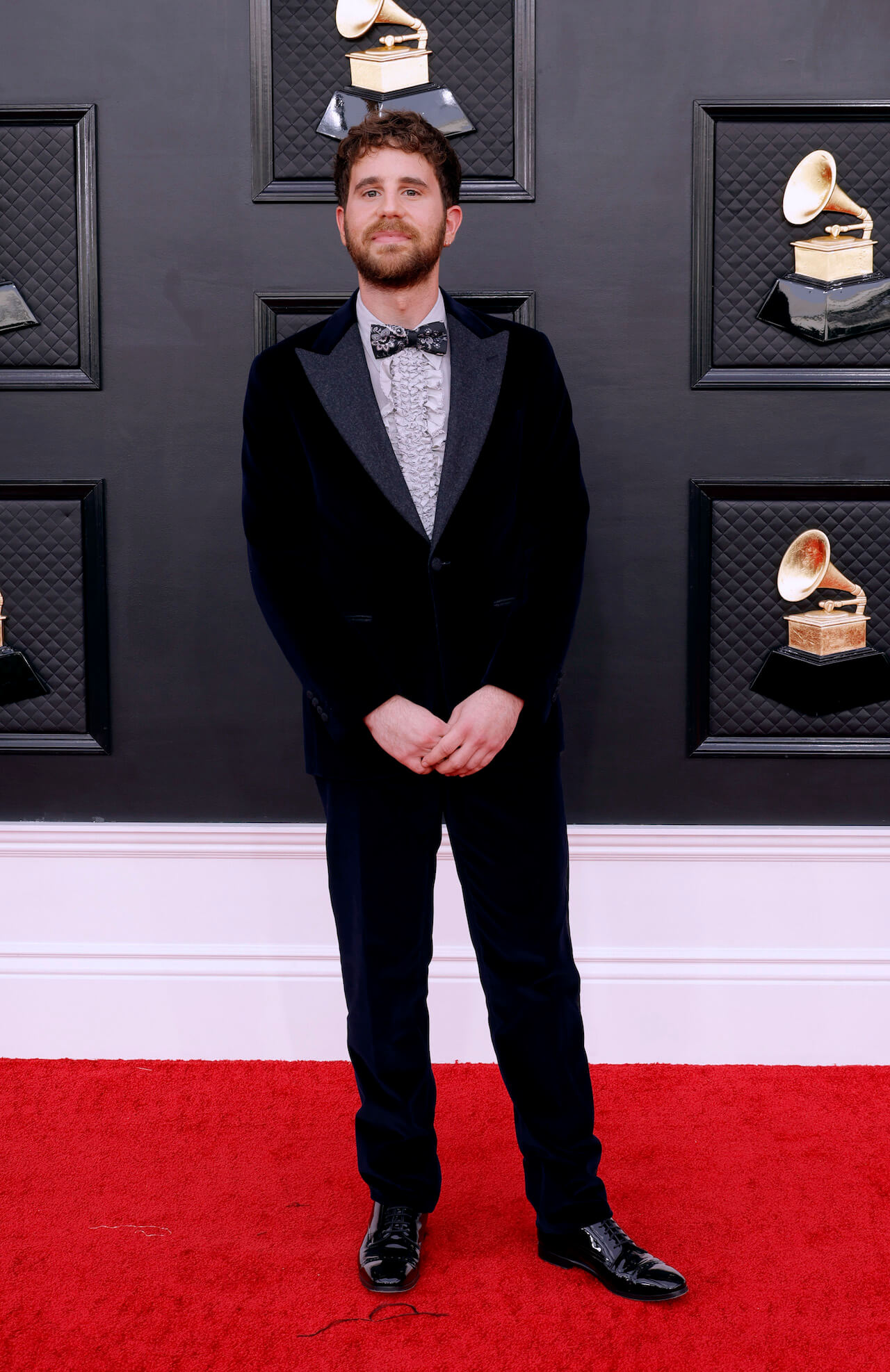 Ben Platt en la alfombra roja Grammys 2022