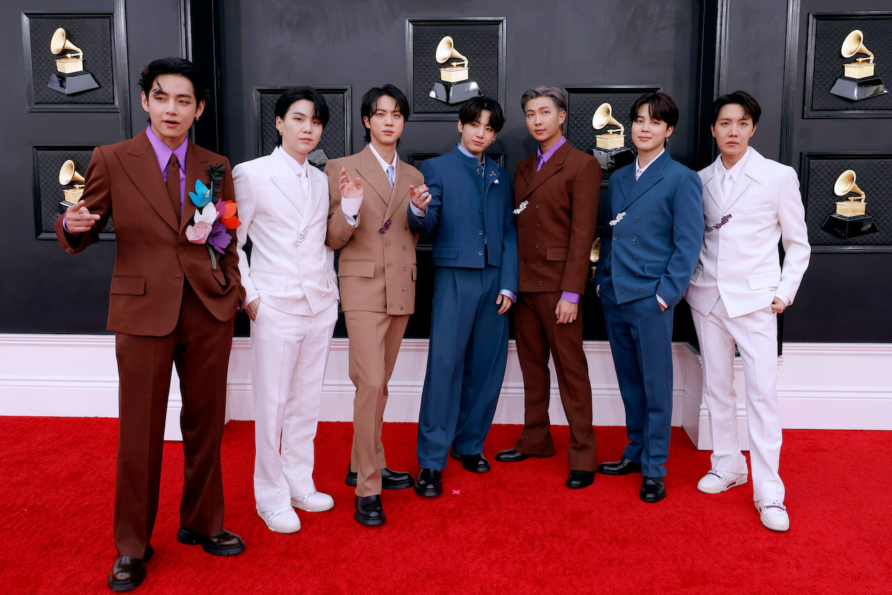 BTS en la alfombra roja de los Grammys 2022