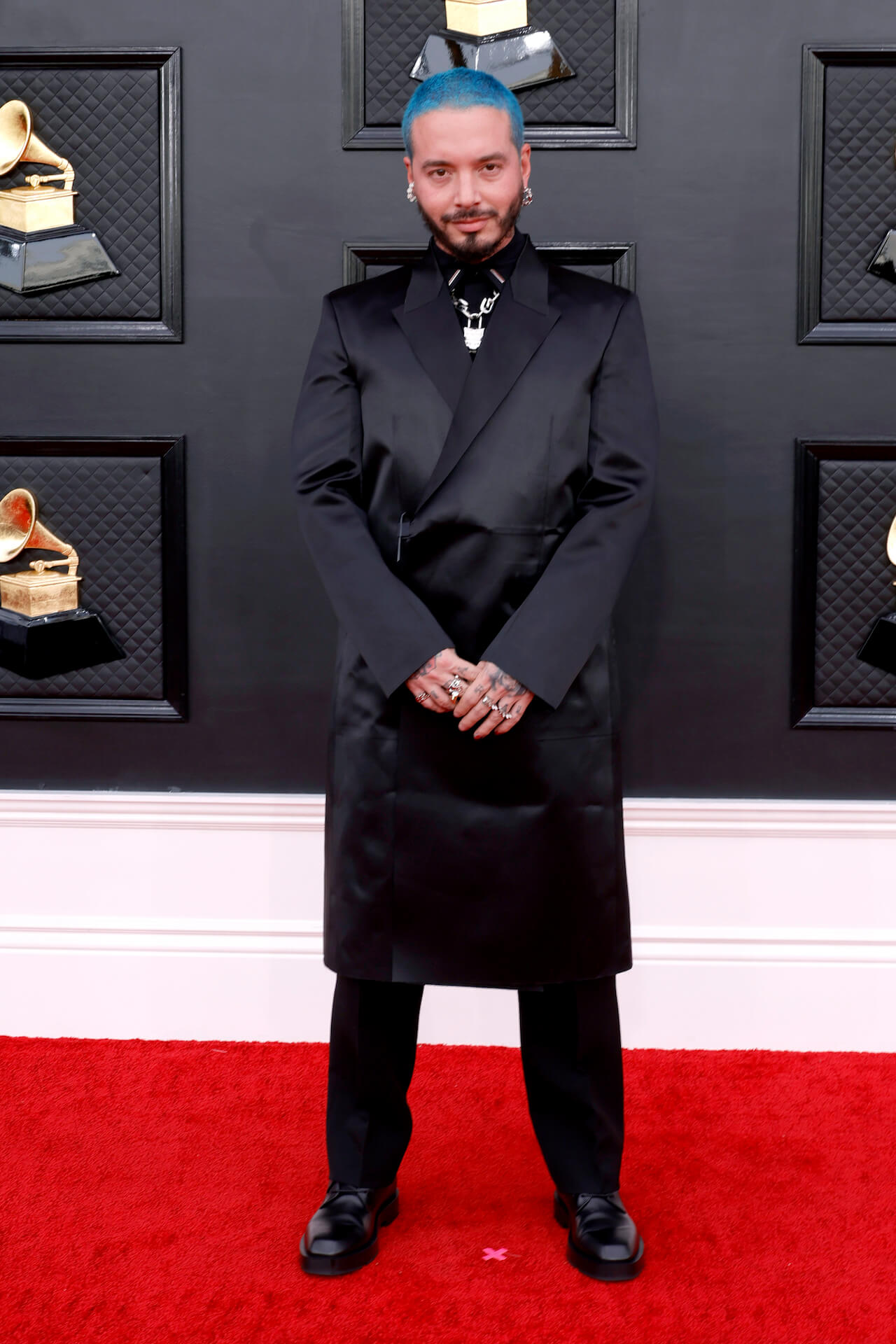 J Balvin en la alfombra roja Grammys 2022