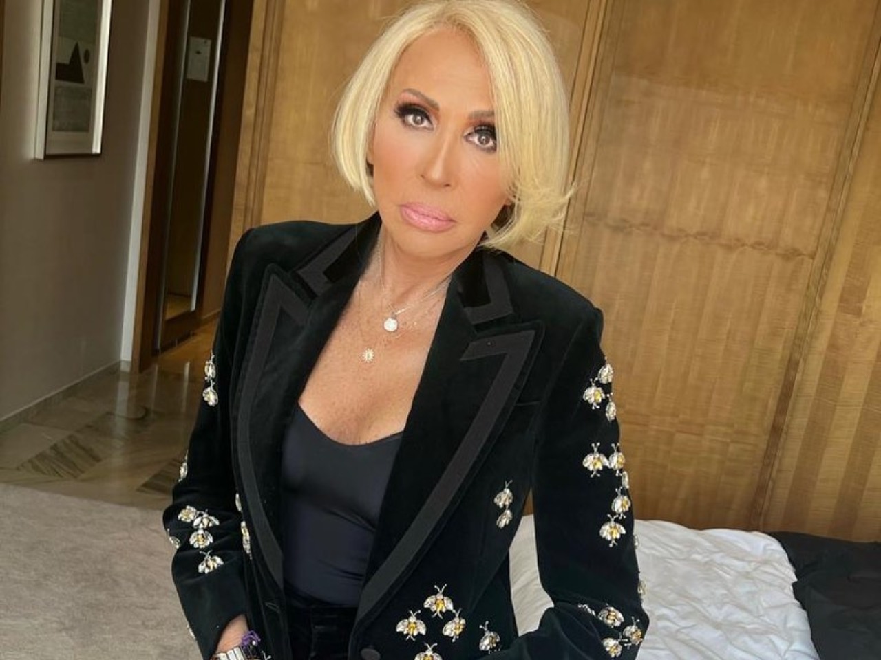 Laura Bozzo lleva acarreados para porras