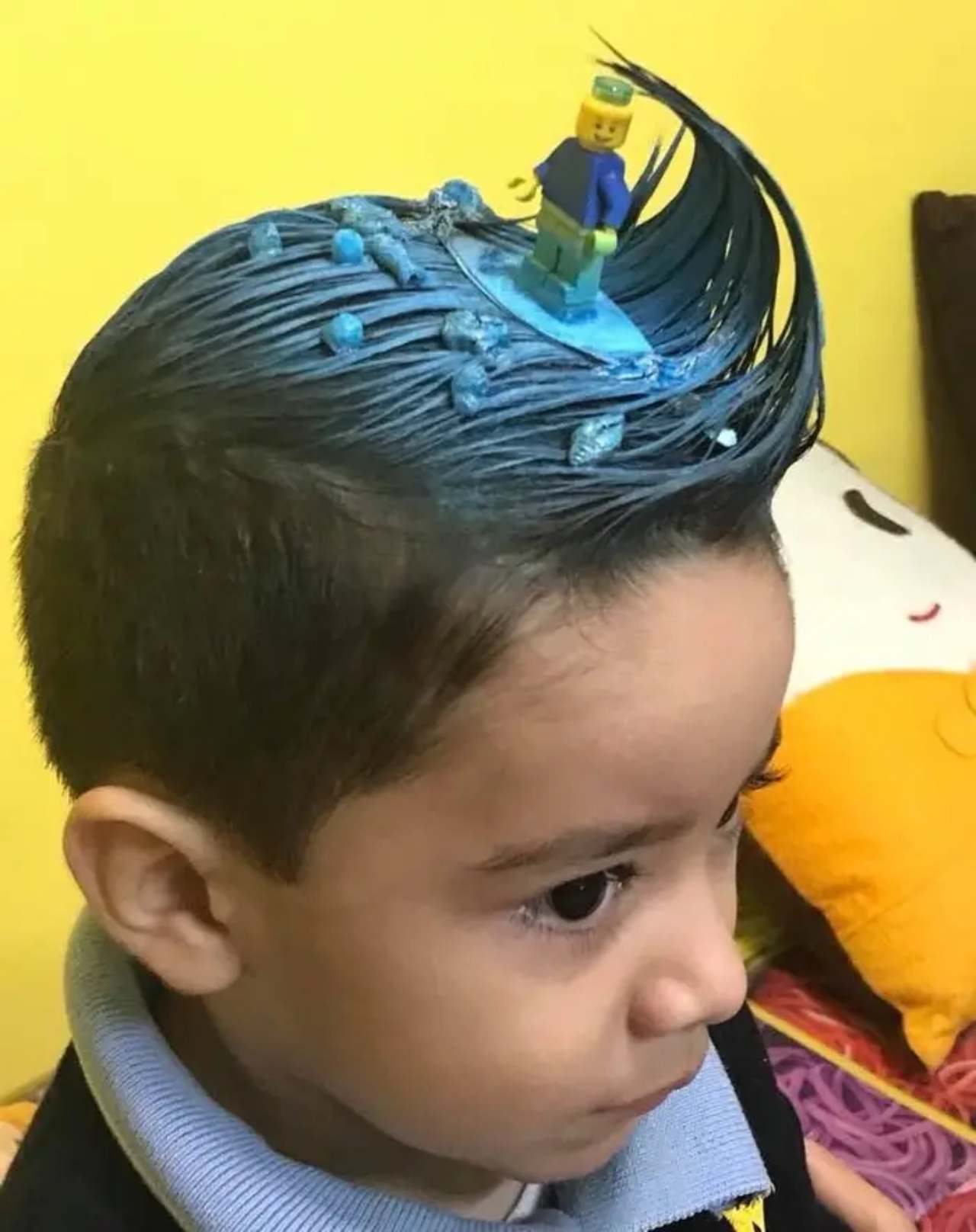 peinado loco muñeco surfeando