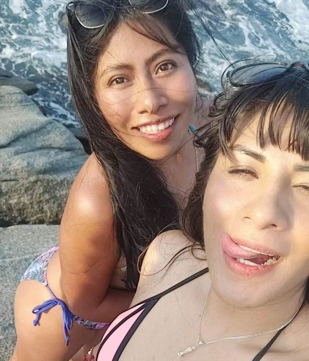 Yalitza Aparicio aparece bikini con amiga