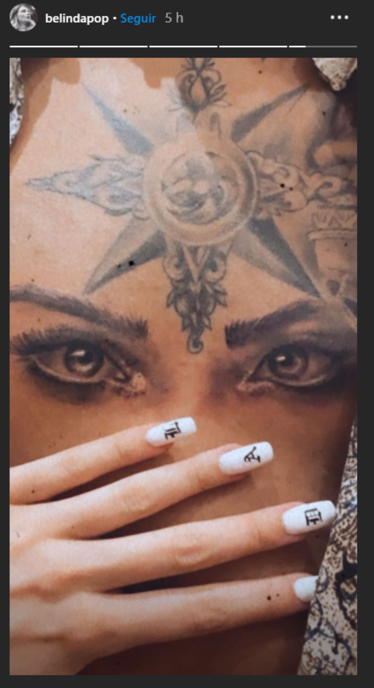 Nodal ojos Belinda tatuaje en pecho