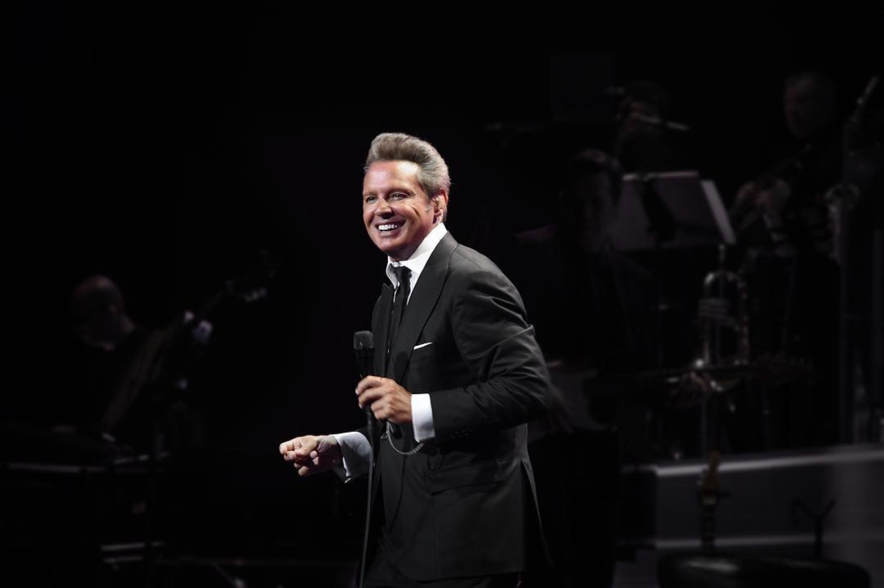 Luis miguel reaparece en centro comercial en Miami