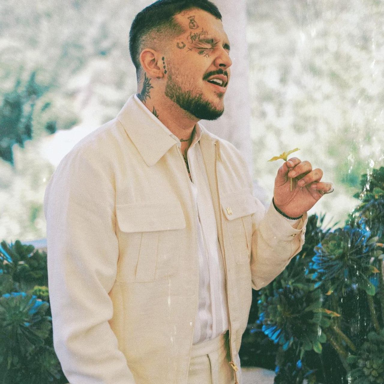 Nodal hablando pestes premios Grammy video
