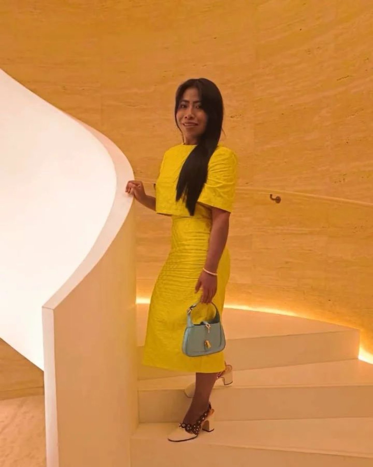 Yalitza Aparicio en look Gucci Cartier