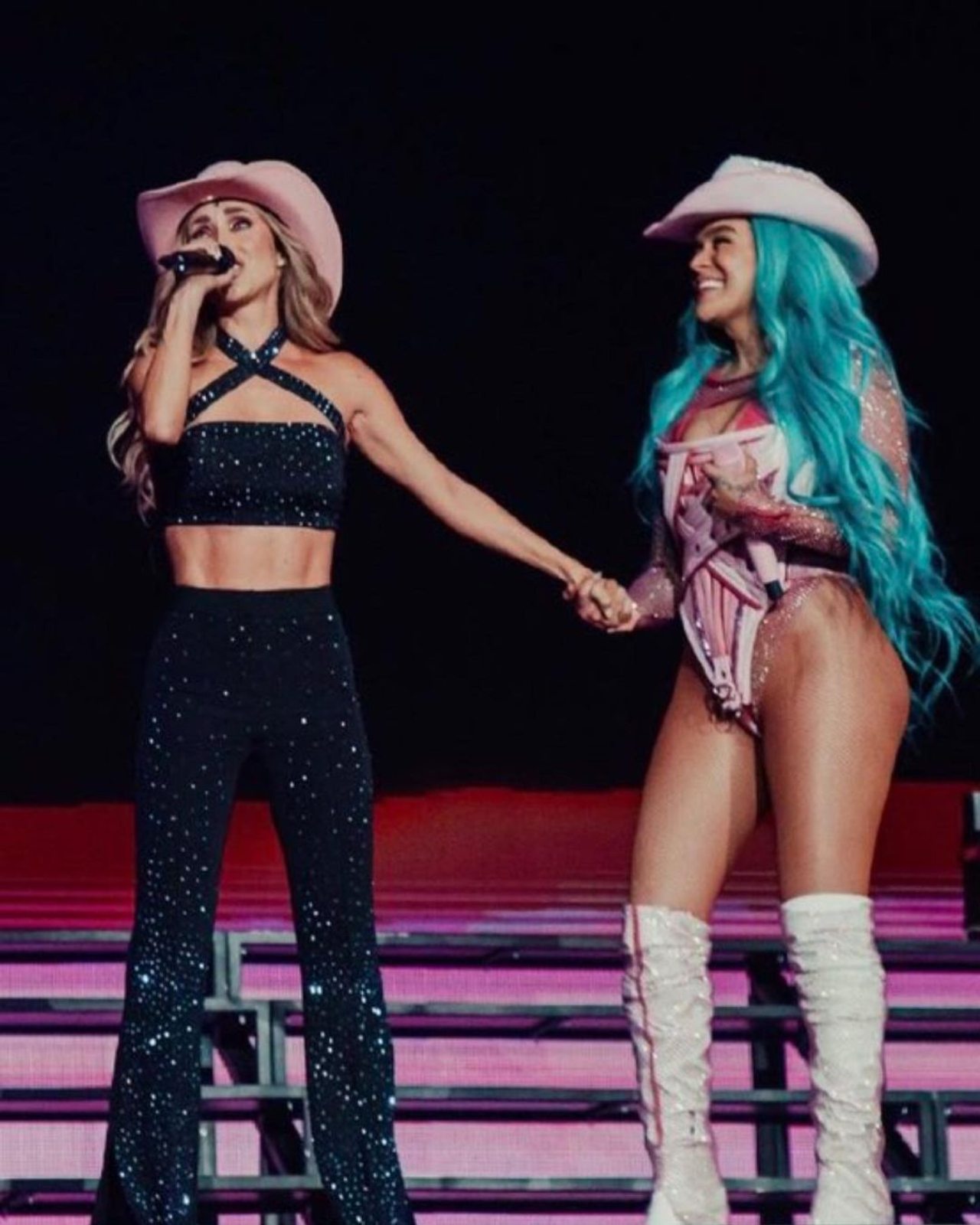 Anahi concierto Karol G canta Salvame