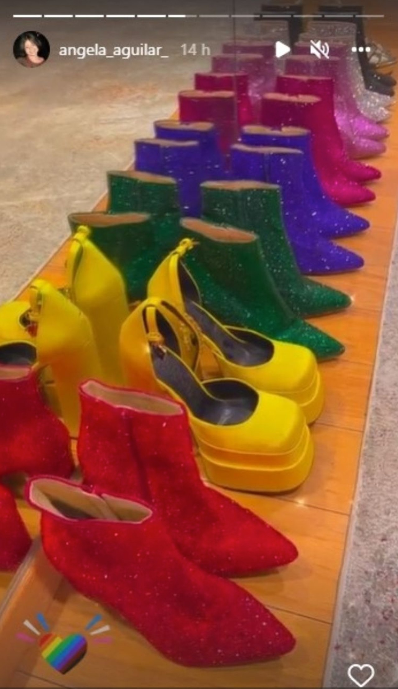 angela aguilar zapatos caros presume