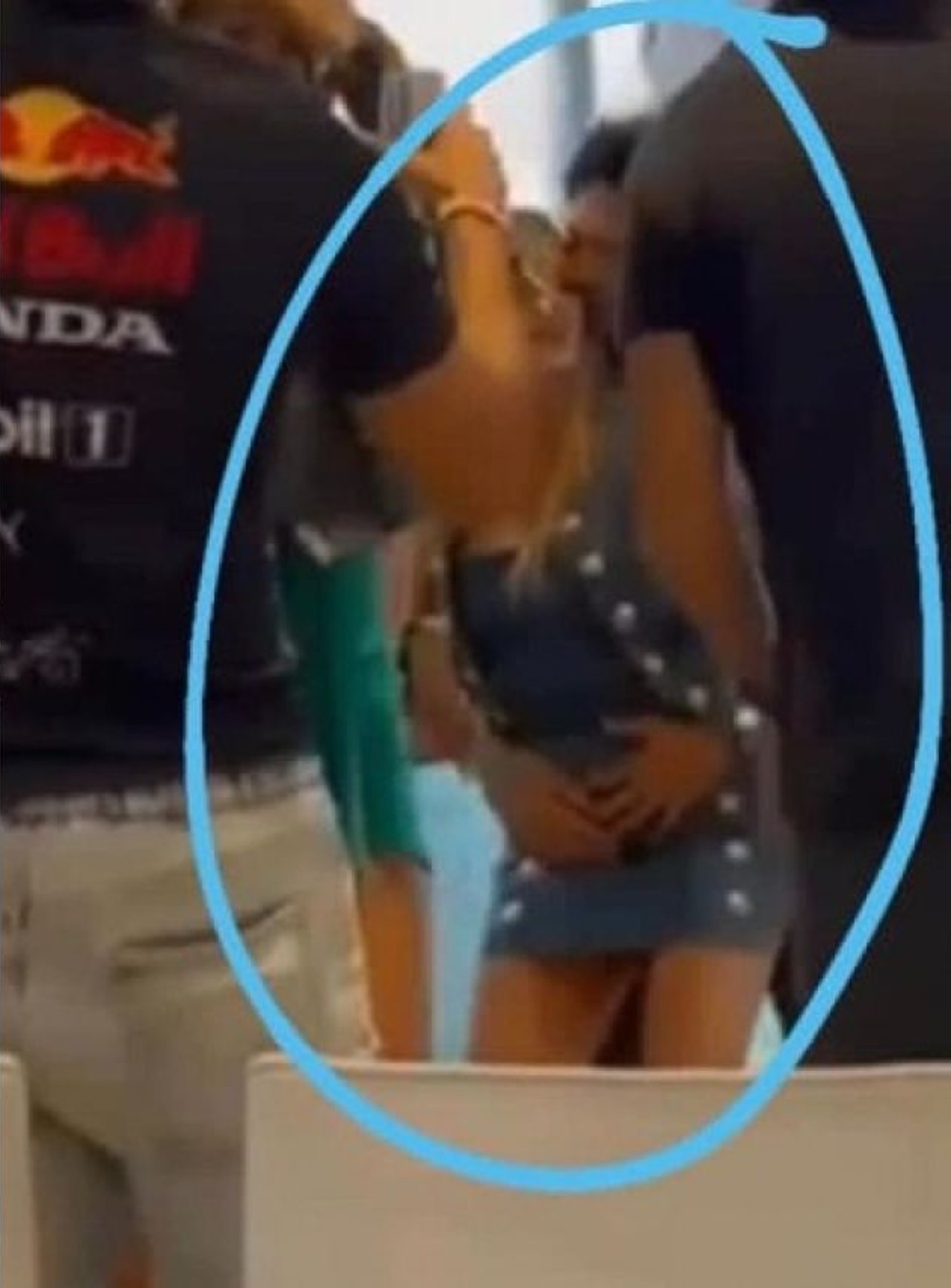 checo perez infidelidad demanda millonaria esposa