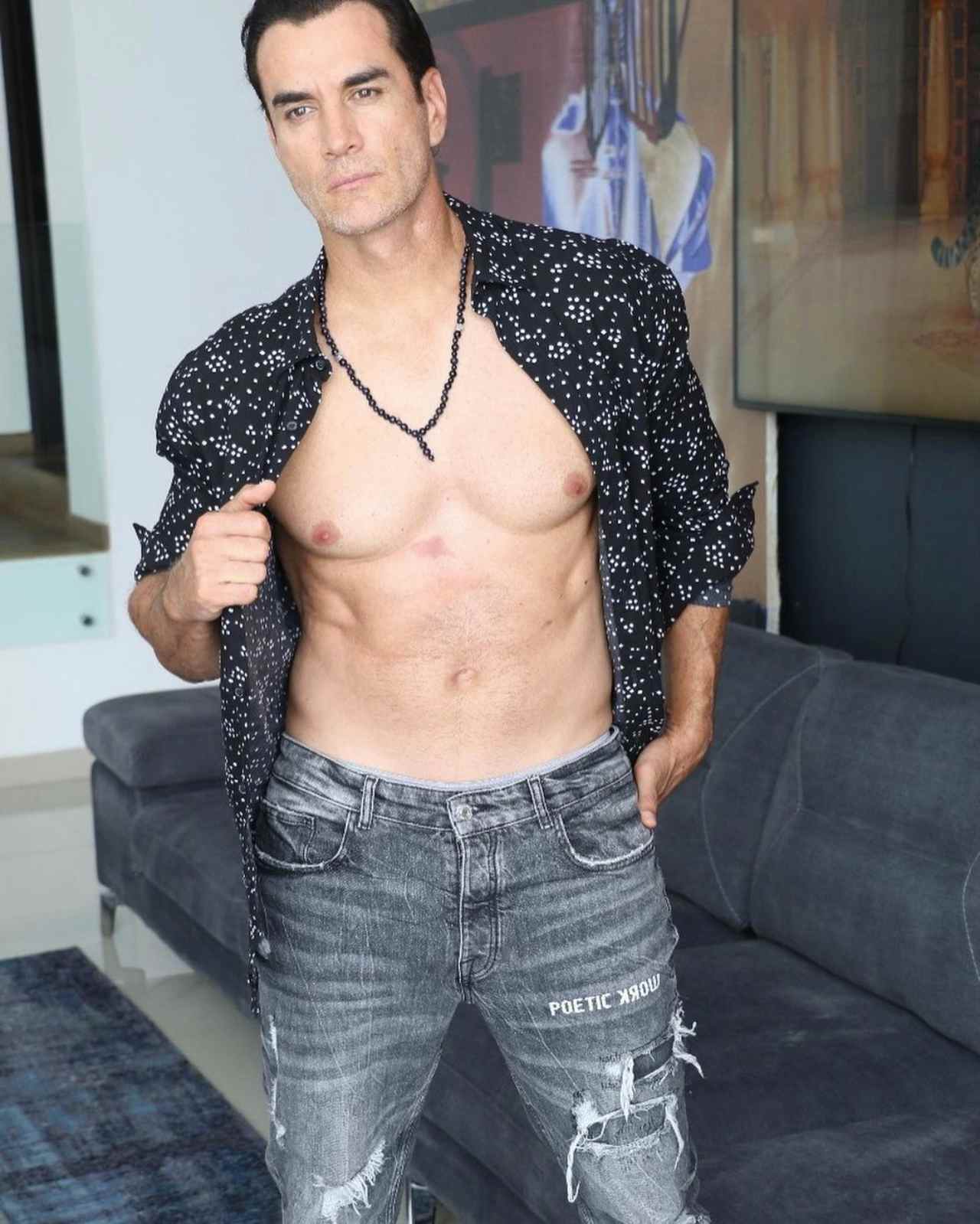 David Zepeda exhibido por su forma de ligar en Instagram