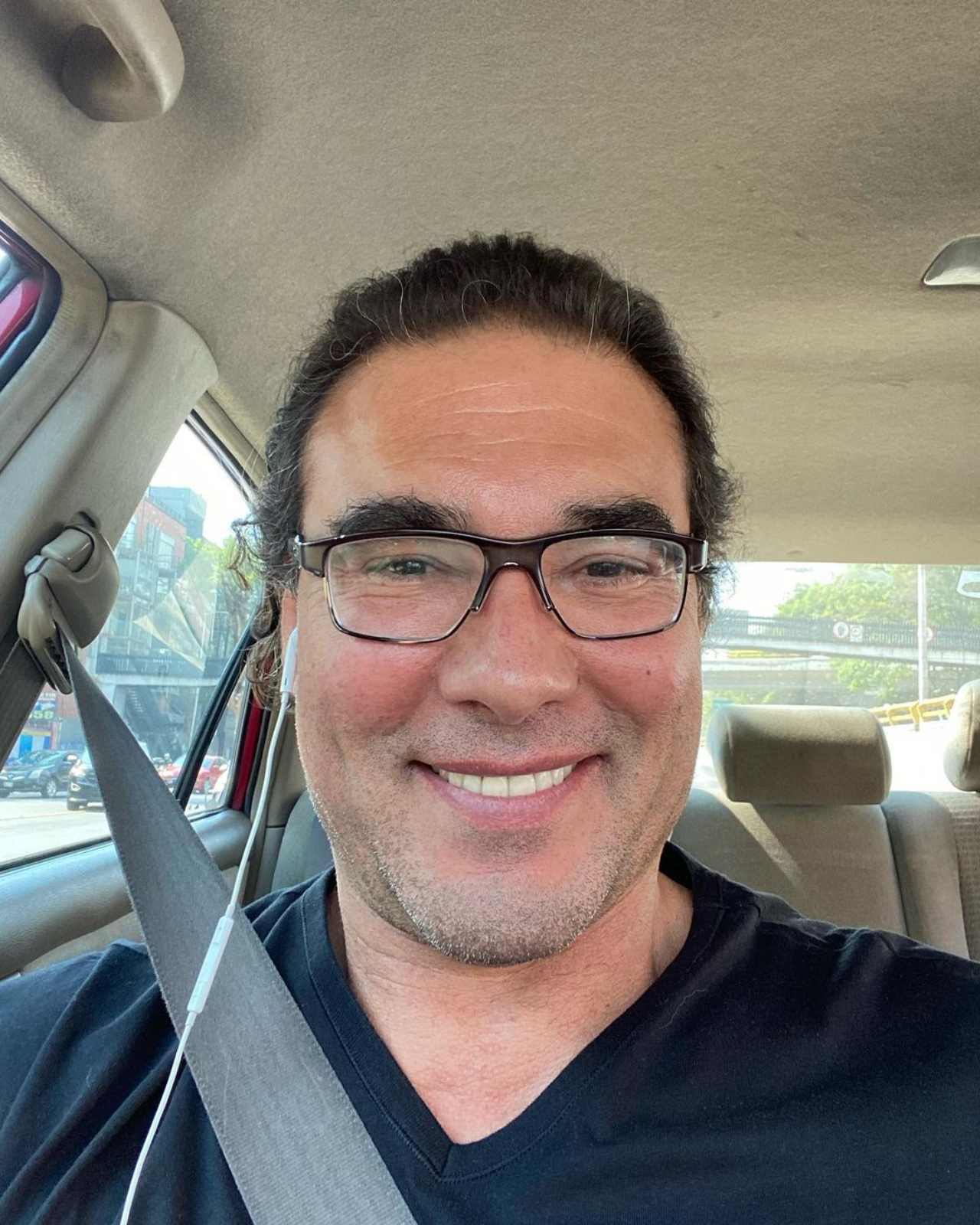 Eduardo Yañez tiene parkinson enfermedad temblor