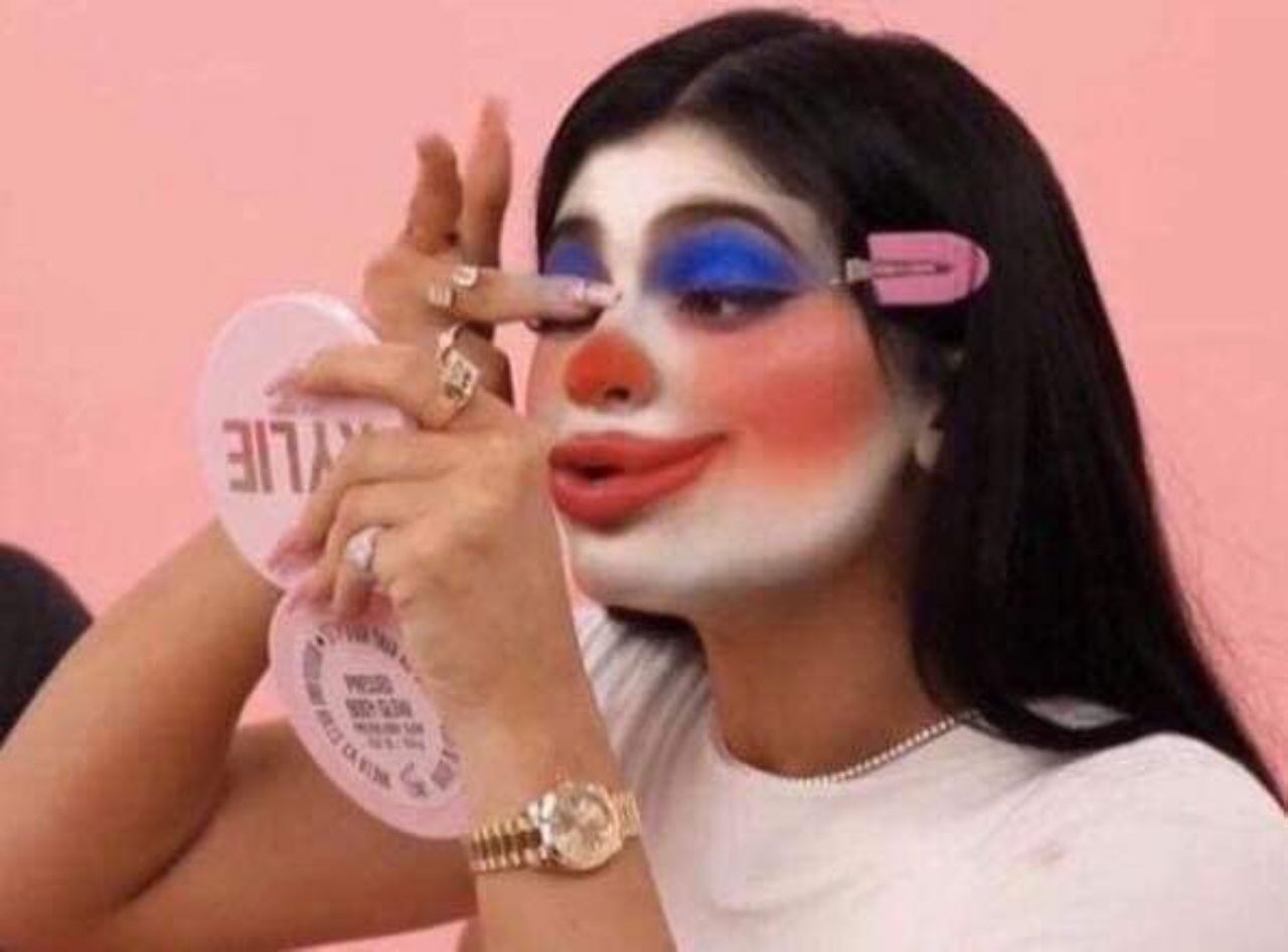 Meme payaso Kylie Jenner linea cosmeticos