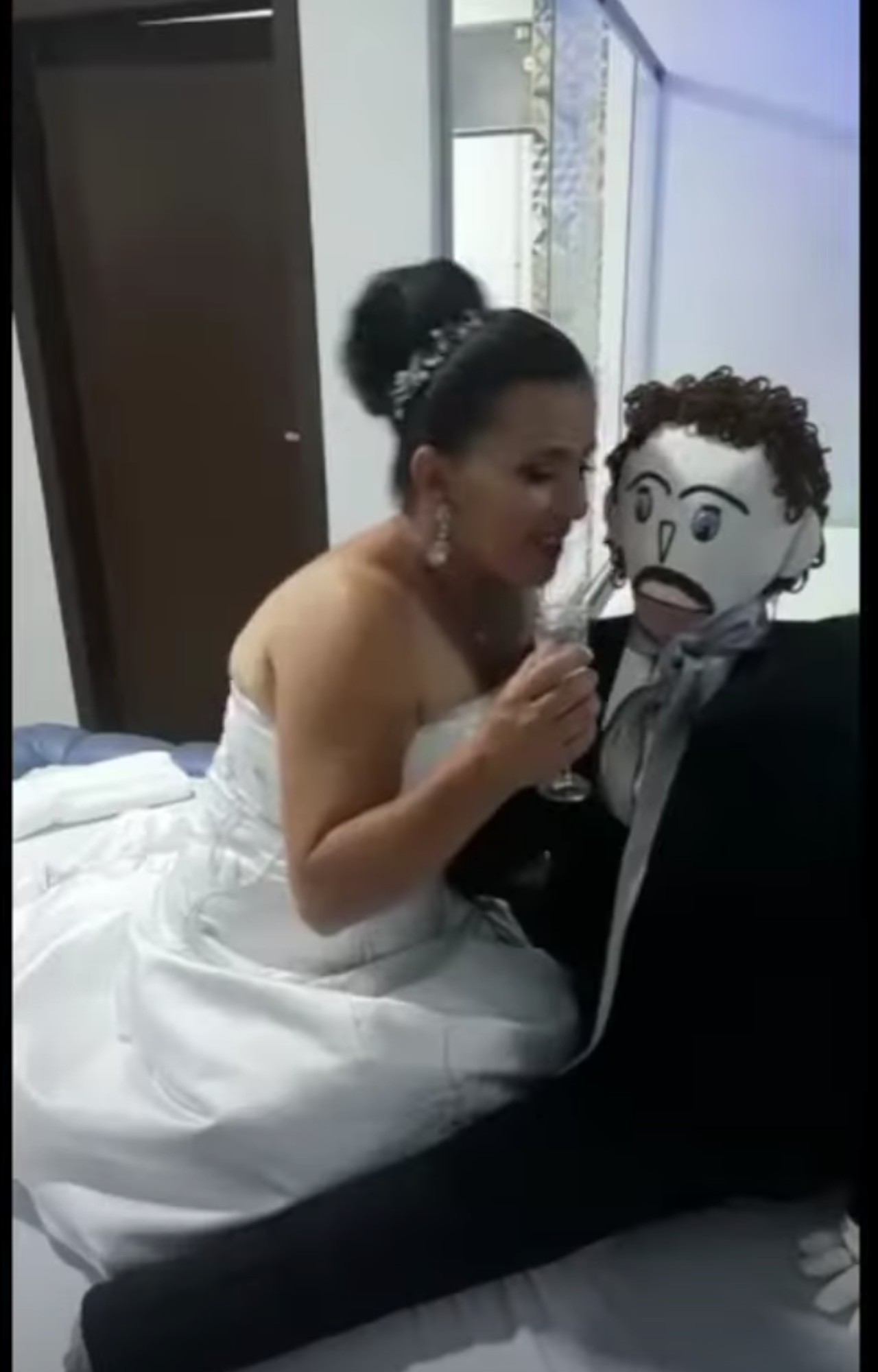 mujer casada trapo bebé hombre