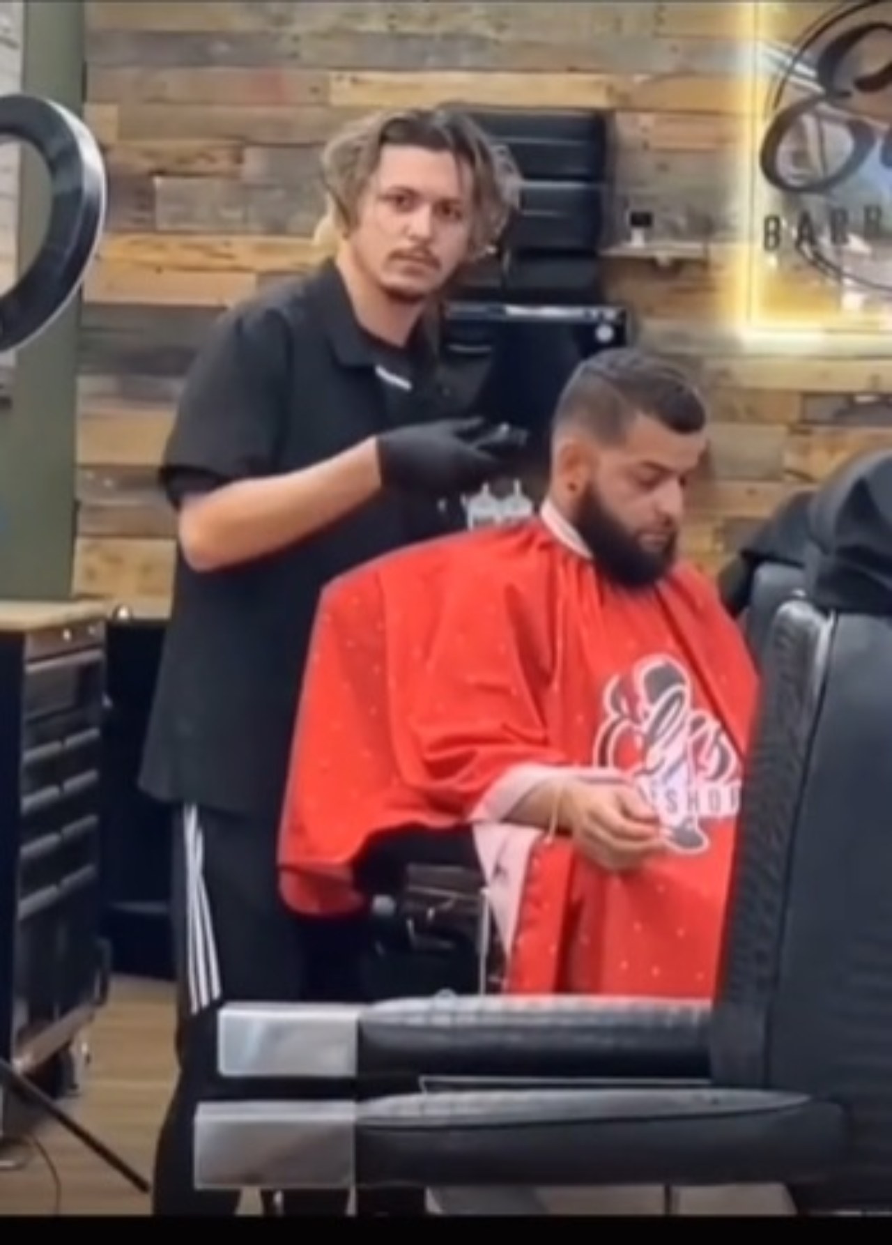 Peluquero Johnny Nodal se hace viral