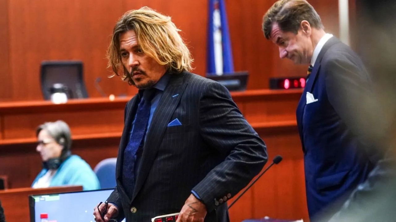 Johnny Depp juicio cabello largo rubio