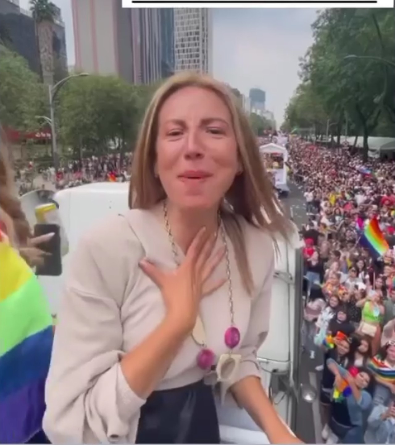 mafe walker pride marcha del orgullo lenguaje inclusivo extraterrestre