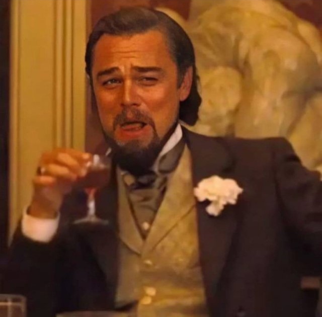 meme leo dicaprio con copa risa