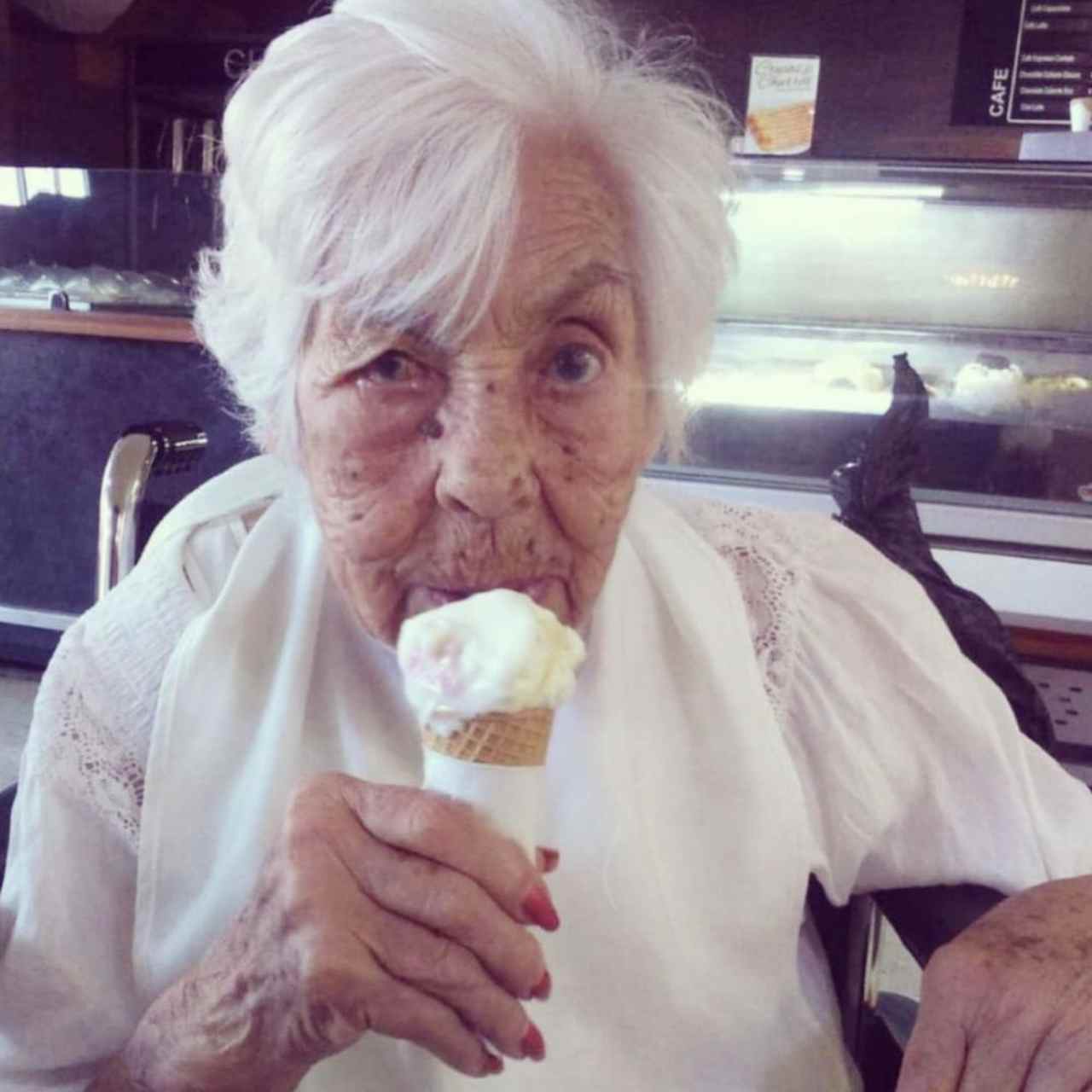 Eva Mange muere a los 104 años de edad