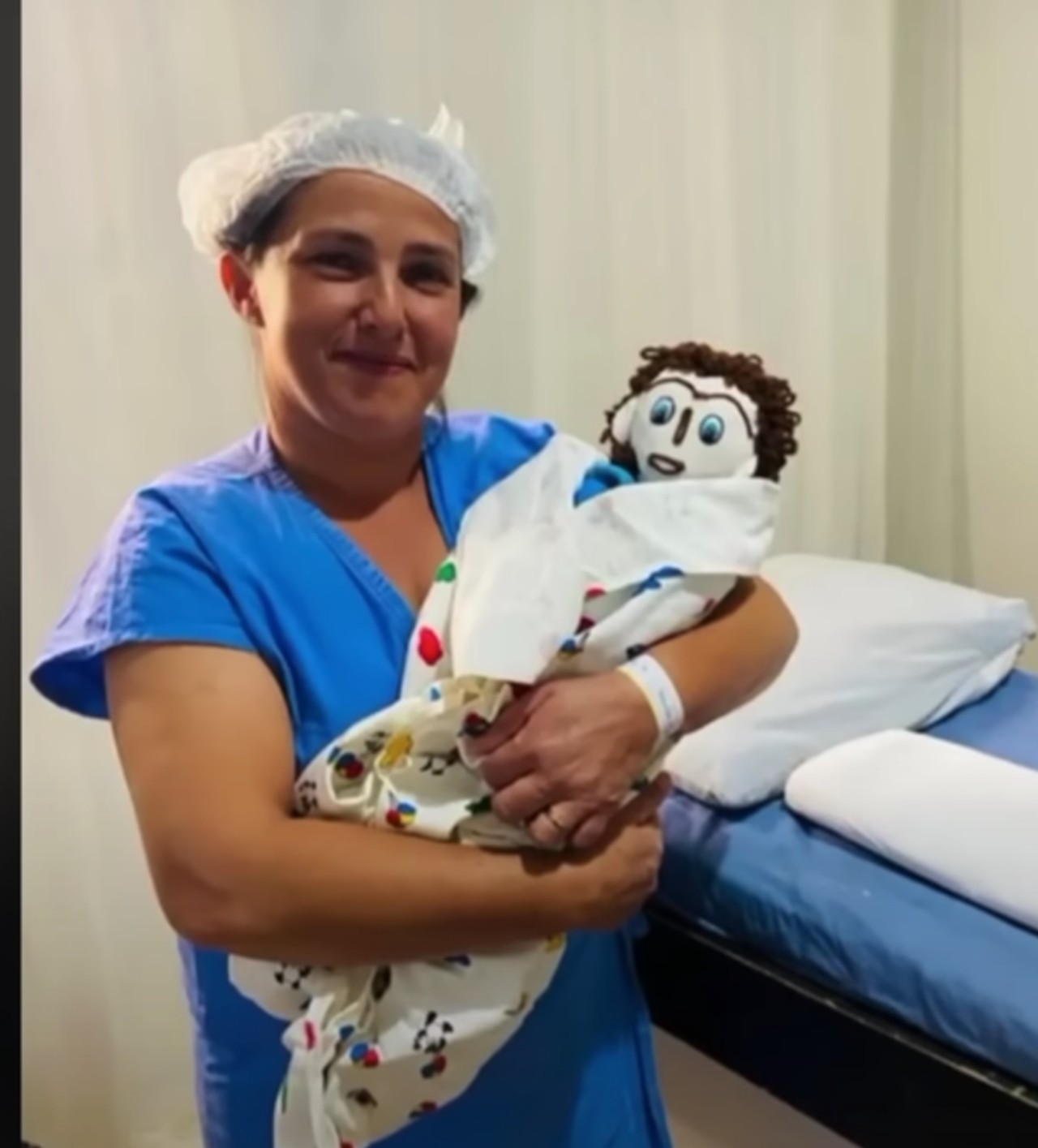 mujer casada trapo bebé hombre