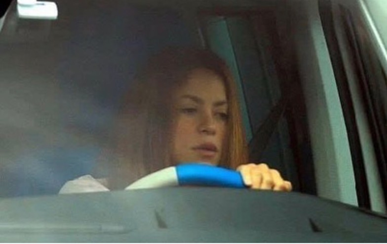 Shakira reaparece triste ver Pique otra
