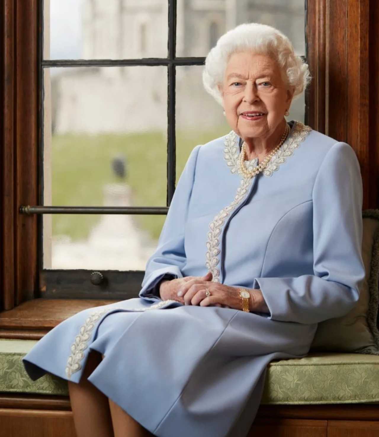 Isabel II siendo reina con privilegios