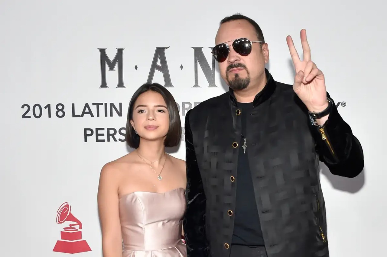 angela aguilar novio papa armas