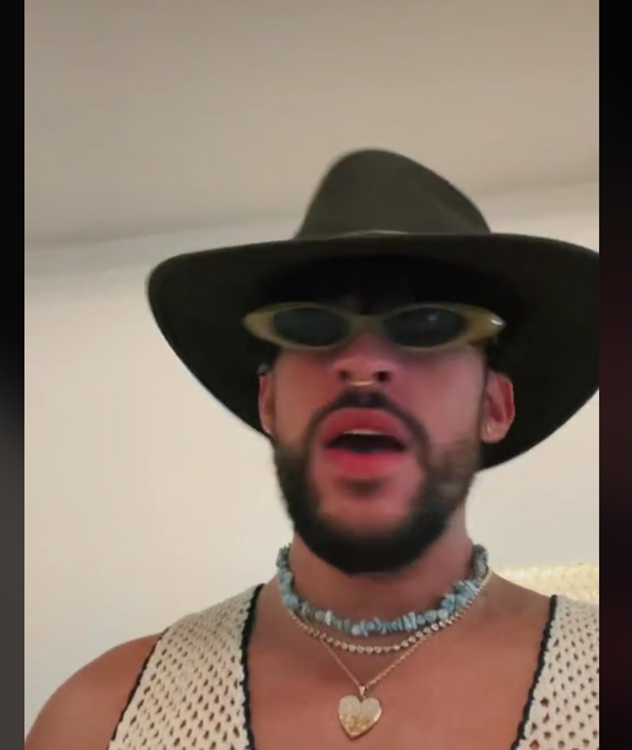 anahi bad bunny salvame cancion
