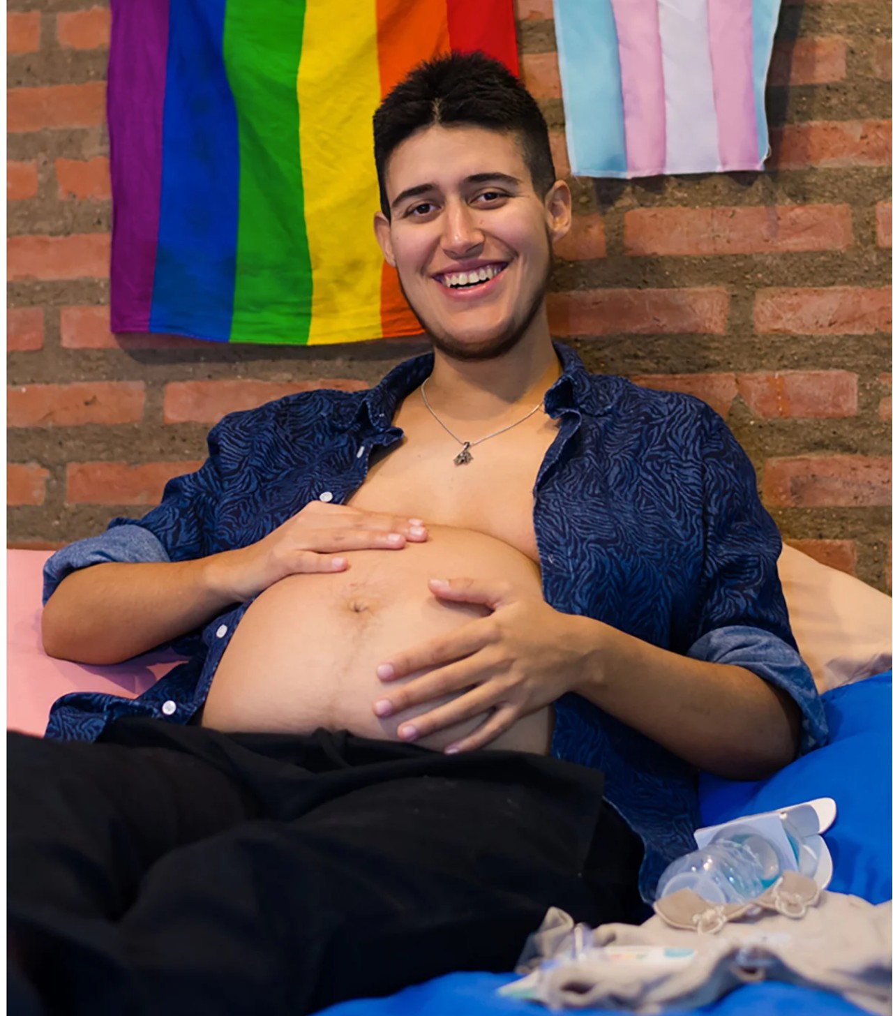 hombre transexual embarazdo mellizos paternidad