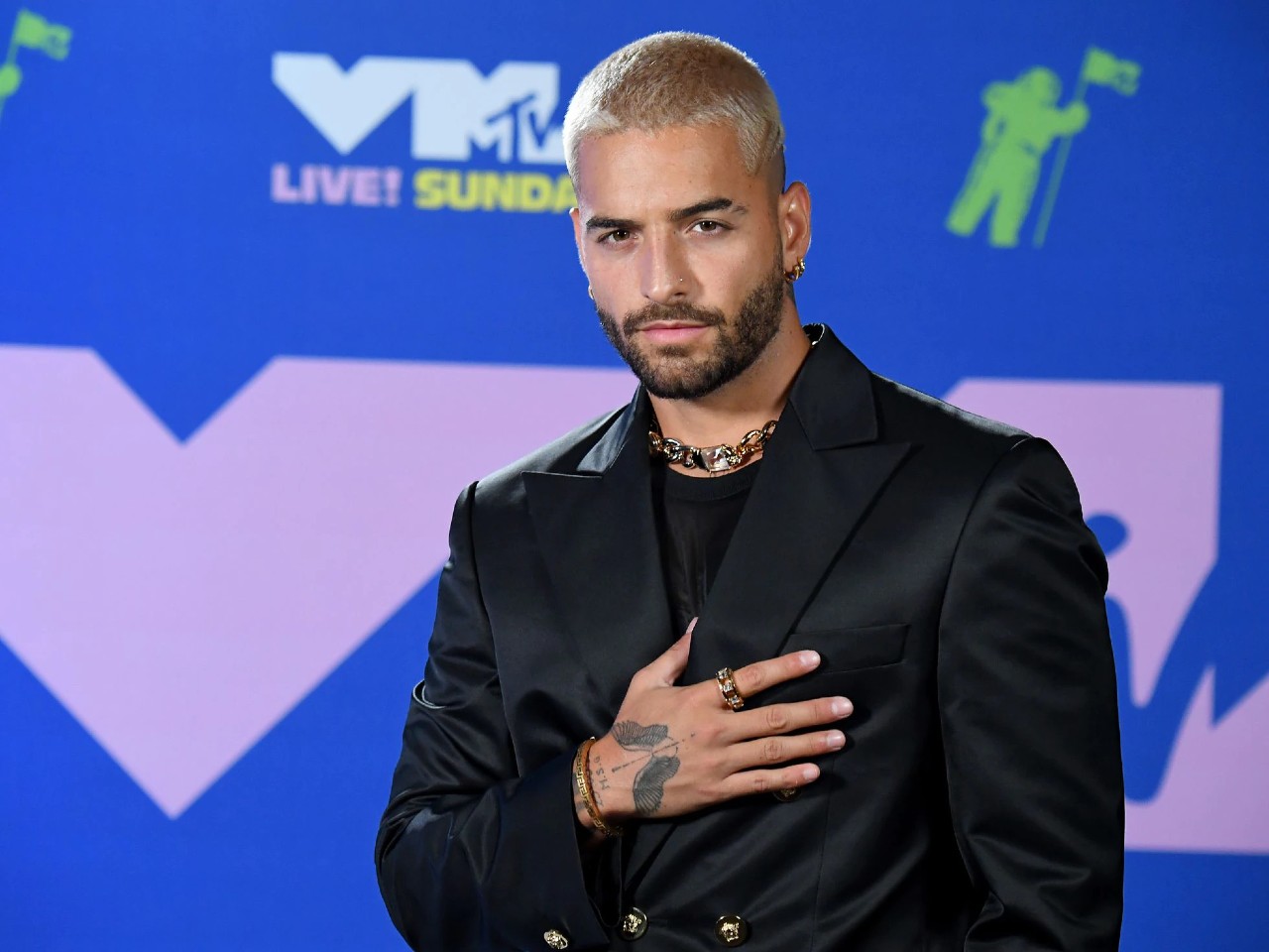 maluma casado fan anillo