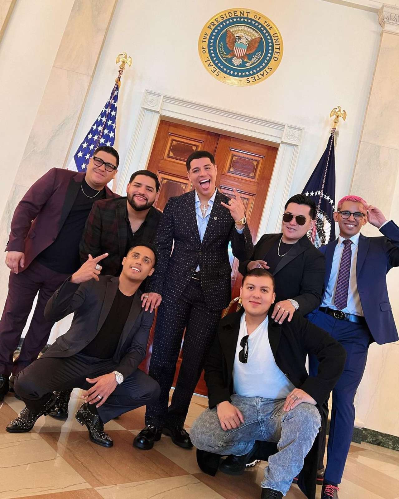 Grupo Firme supera Elton John gira