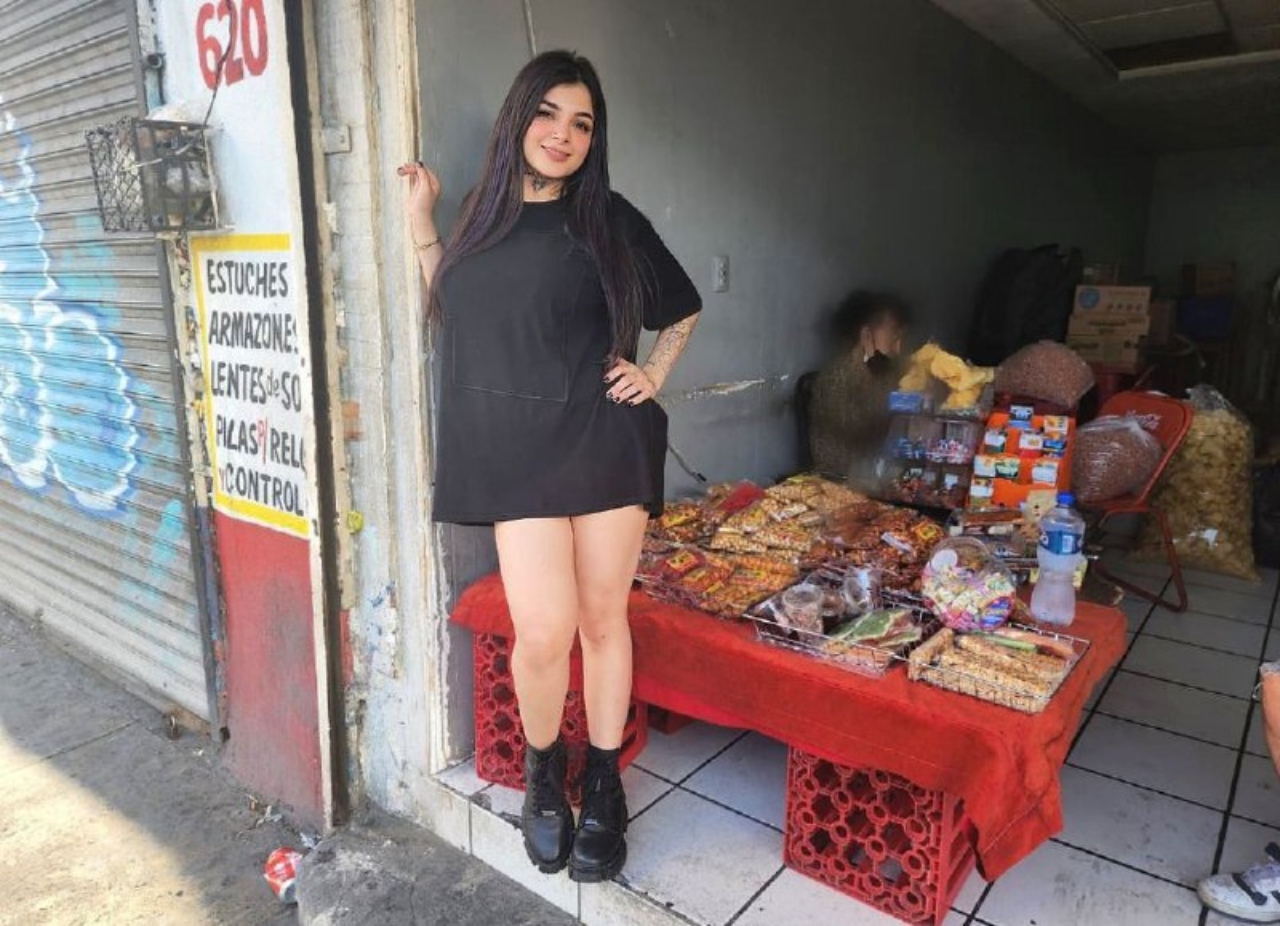 Karely Ruiz vendía dulces