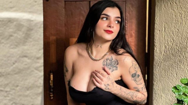 Karely Ruiz recuerda antiguos trabajos
